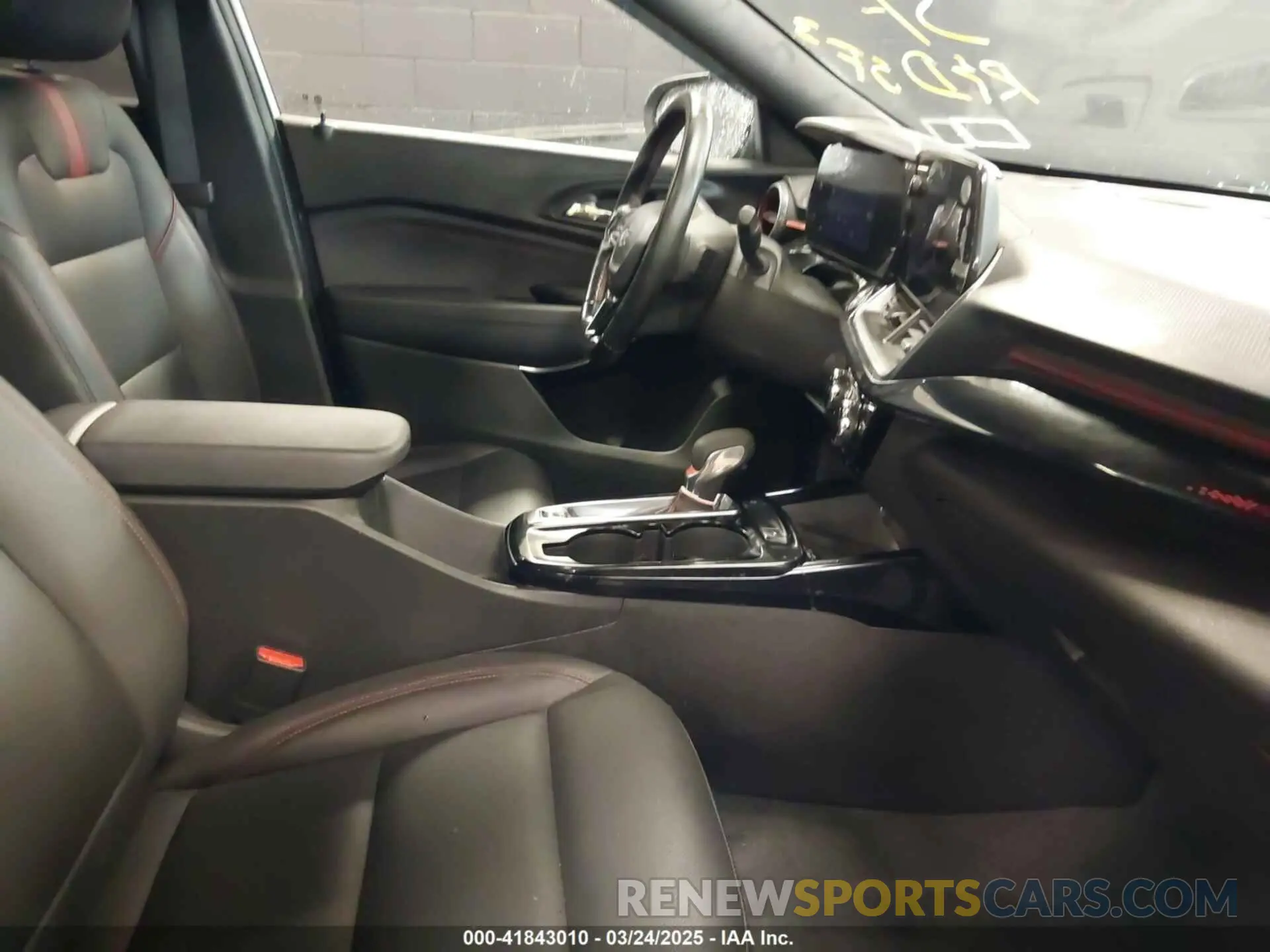 5 Photograph of a damaged car KL77LJE24RC111925 CHEVROLET TRAX 2024