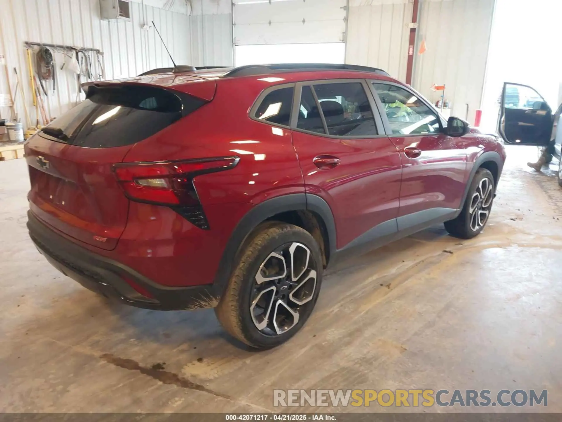 4 Фотография поврежденного автомобиля KL77LJE26RC034491 CHEVROLET TRAX 2024