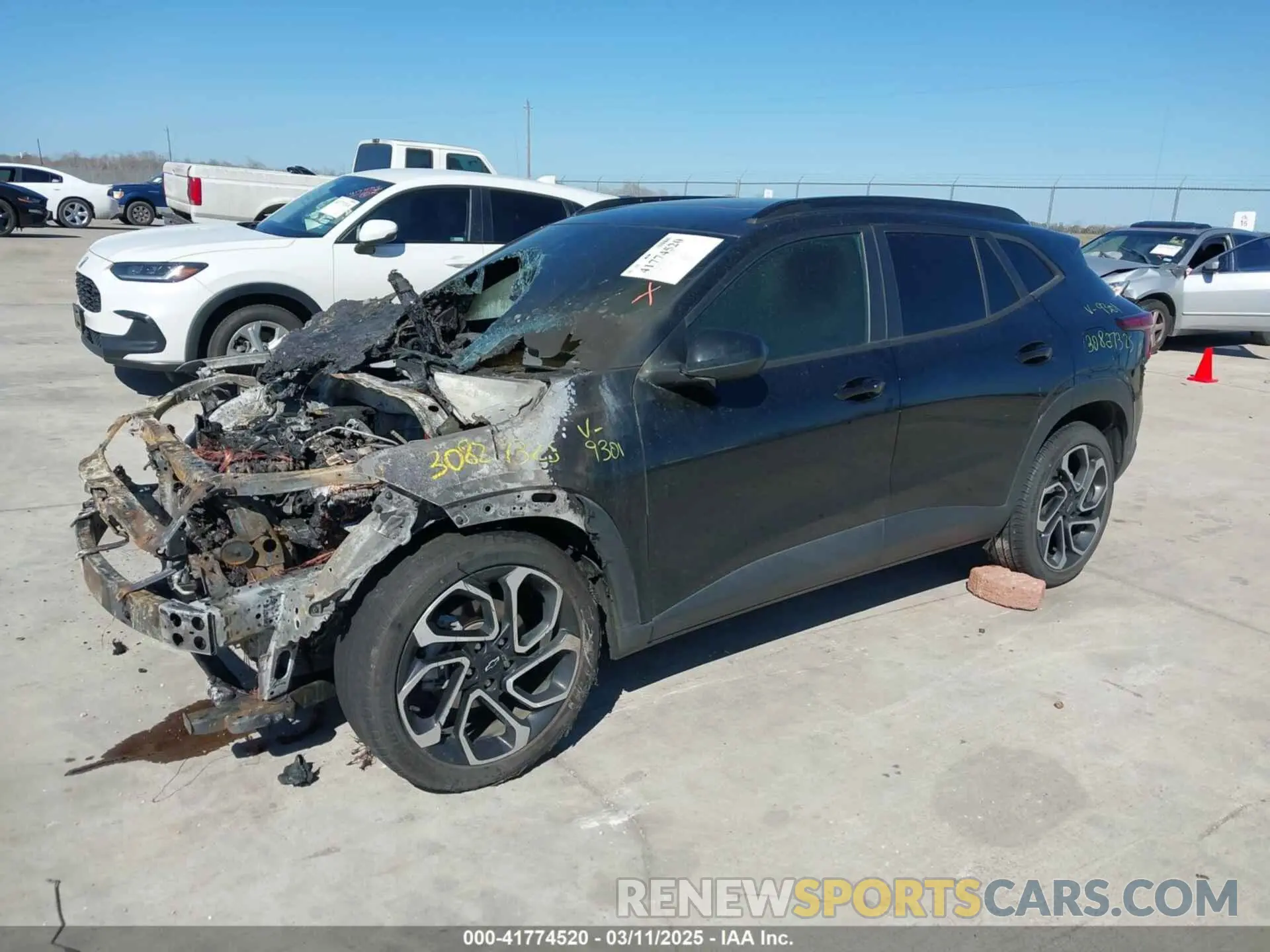 2 Фотография поврежденного автомобиля KL77LJE26RC049301 CHEVROLET TRAX 2024