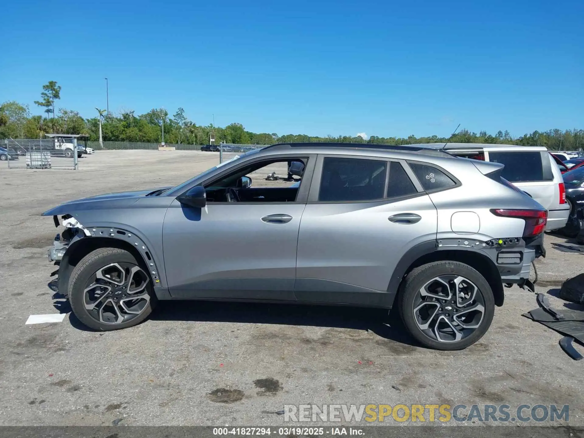 14 Фотография поврежденного автомобиля KL77LJE26RC049329 CHEVROLET TRAX 2024