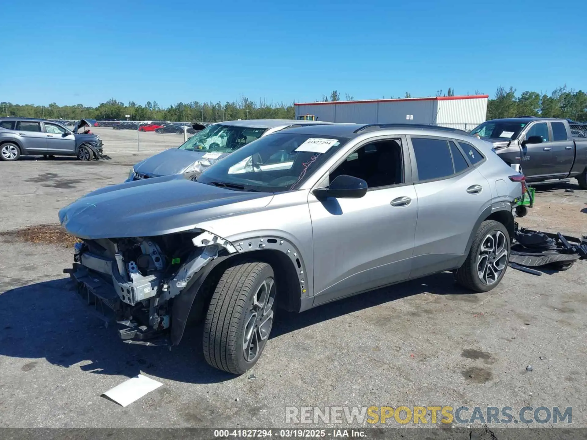 2 Фотография поврежденного автомобиля KL77LJE26RC049329 CHEVROLET TRAX 2024