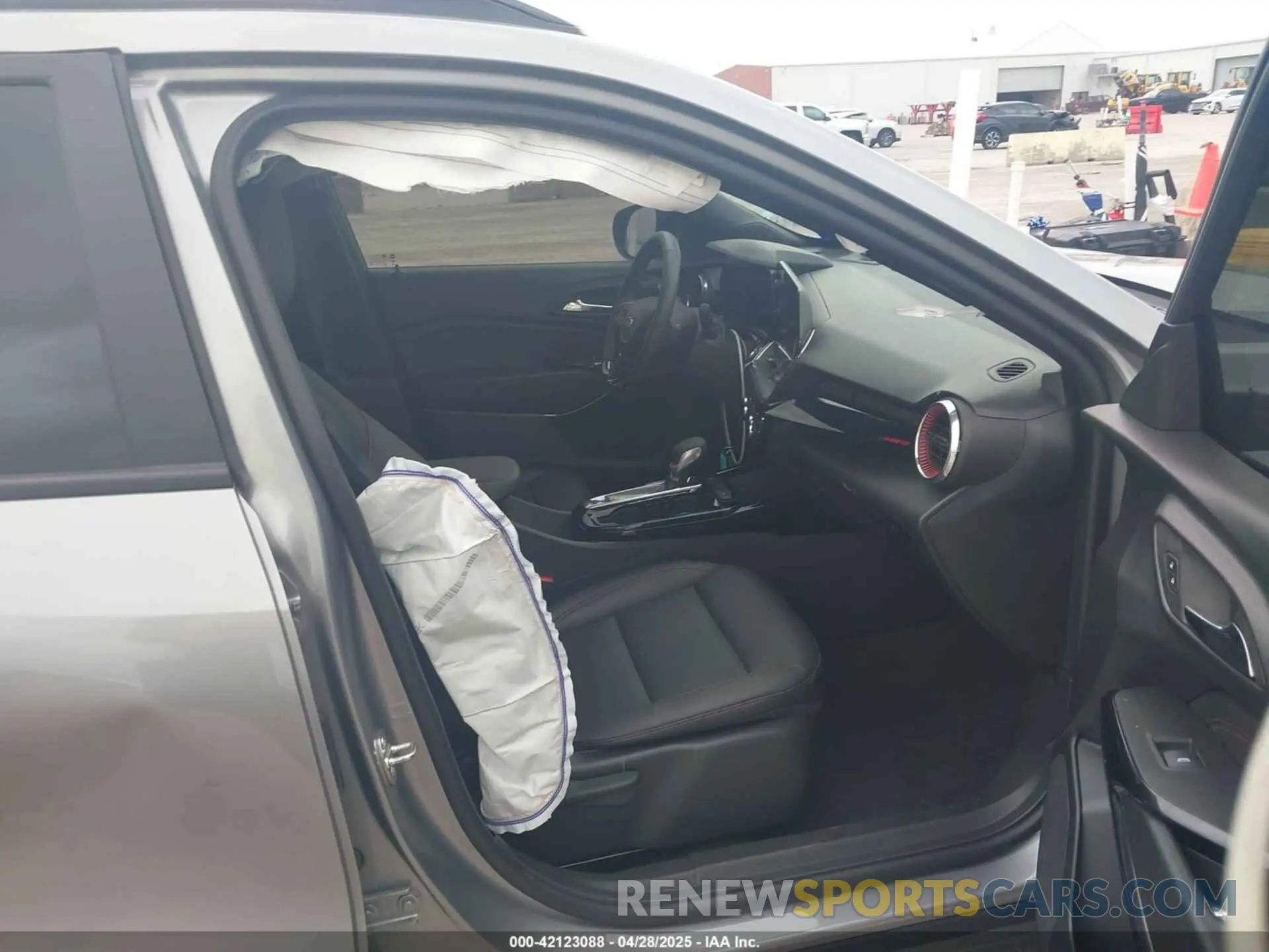 5 Photograph of a damaged car KL77LJE28RC013447 CHEVROLET TRAX 2024