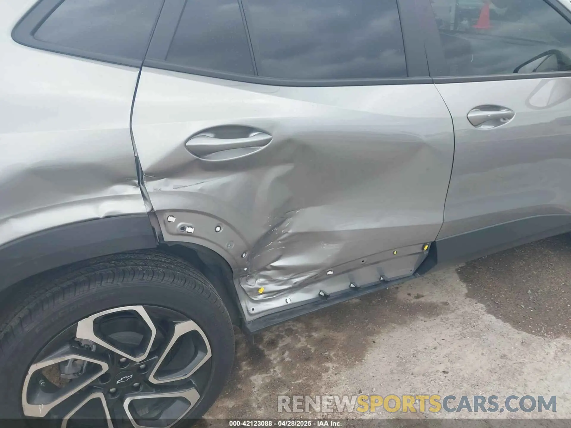 6 Photograph of a damaged car KL77LJE28RC013447 CHEVROLET TRAX 2024