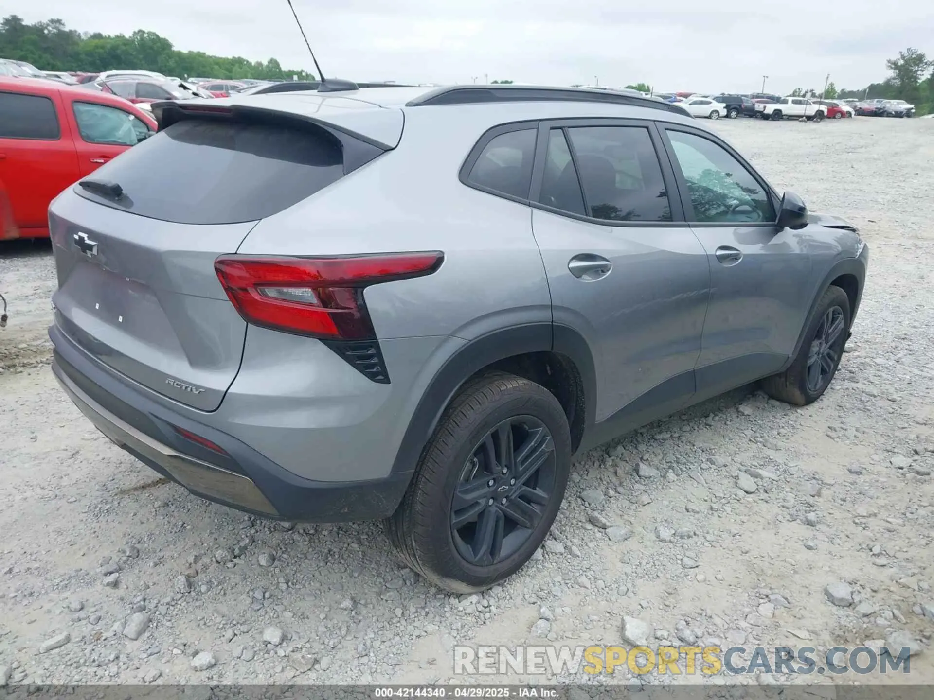 4 Фотография поврежденного автомобиля KL77LKE21RC096077 CHEVROLET TRAX 2024