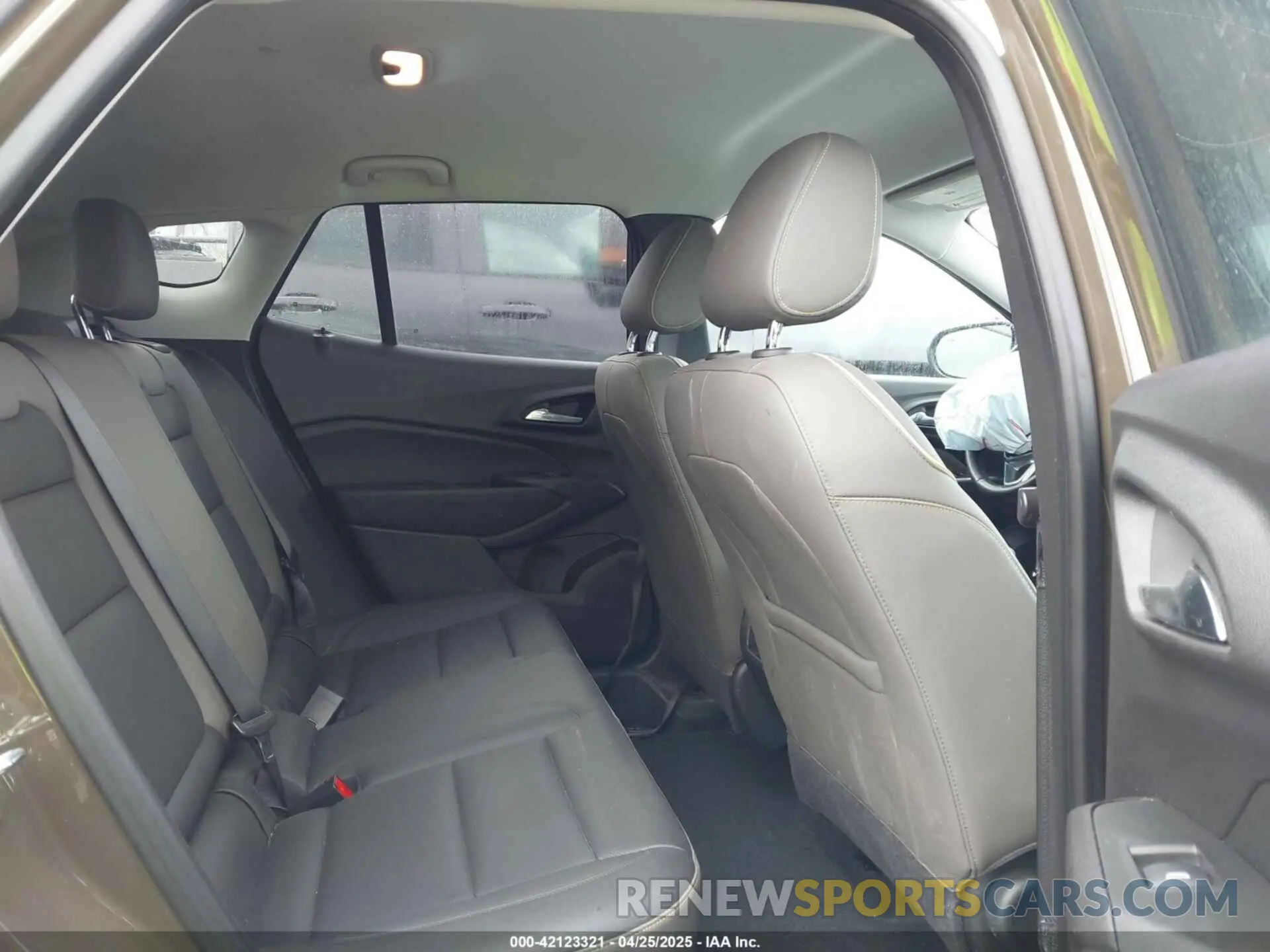 8 Photograph of a damaged car KL77LKE21RC096810 CHEVROLET TRAX 2024