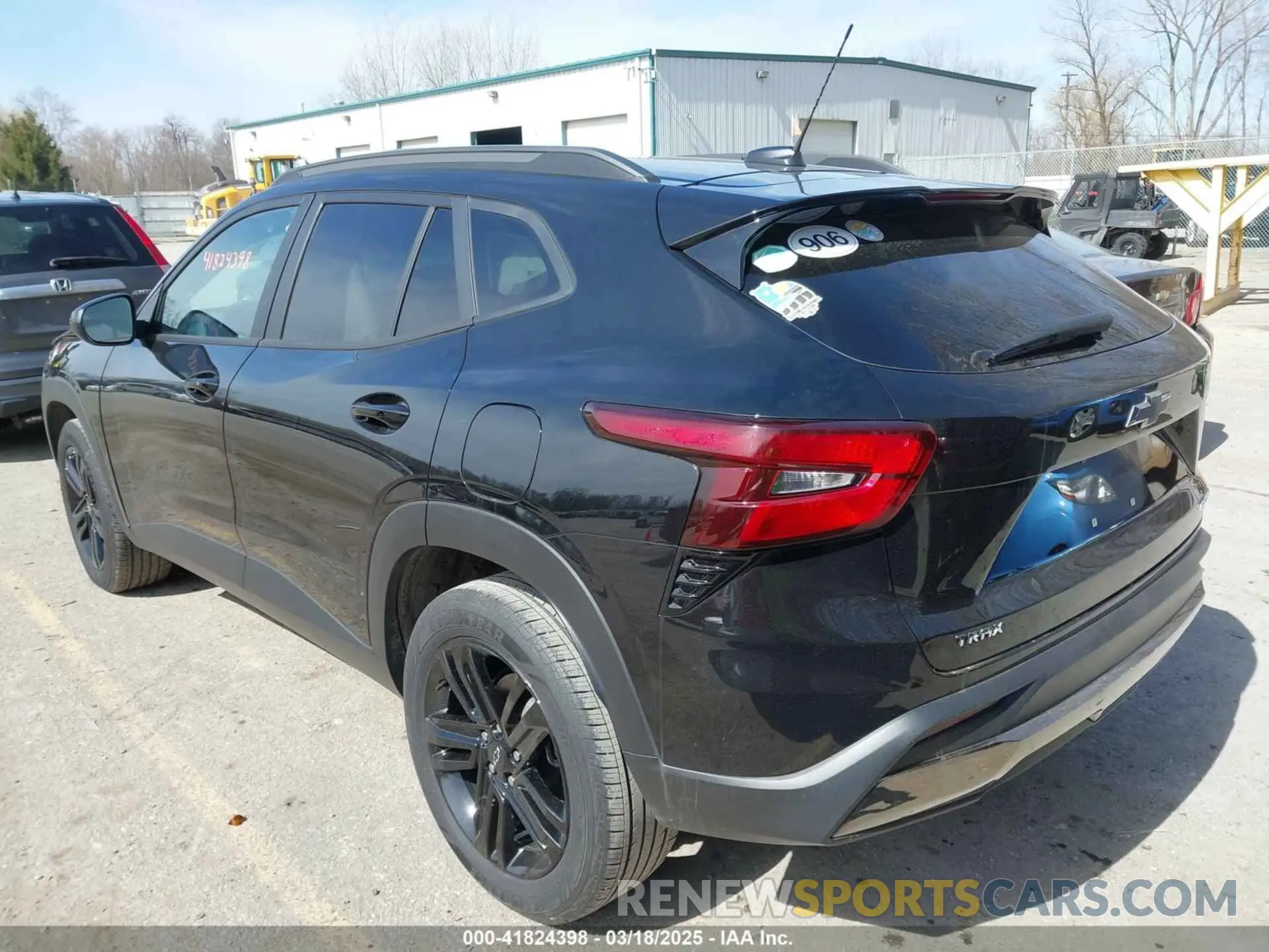3 Фотография поврежденного автомобиля KL77LKE22RC106616 CHEVROLET TRAX 2024