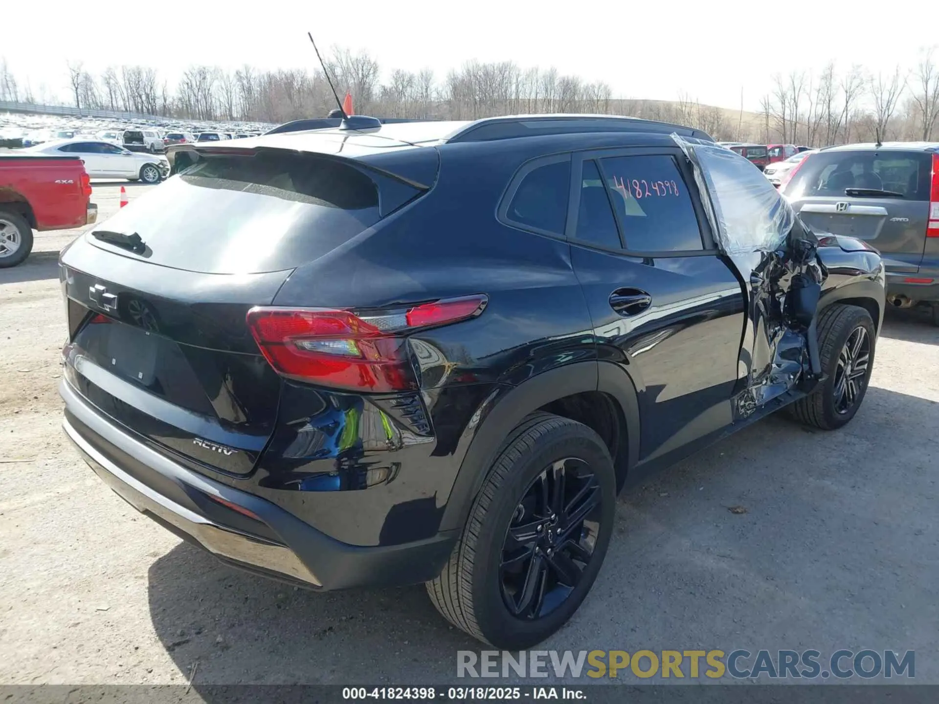 4 Фотография поврежденного автомобиля KL77LKE22RC106616 CHEVROLET TRAX 2024