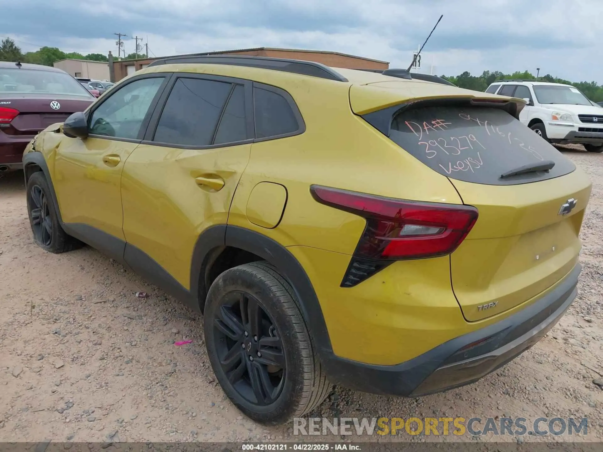 3 Фотография поврежденного автомобиля KL77LKE22RC192073 CHEVROLET TRAX 2024