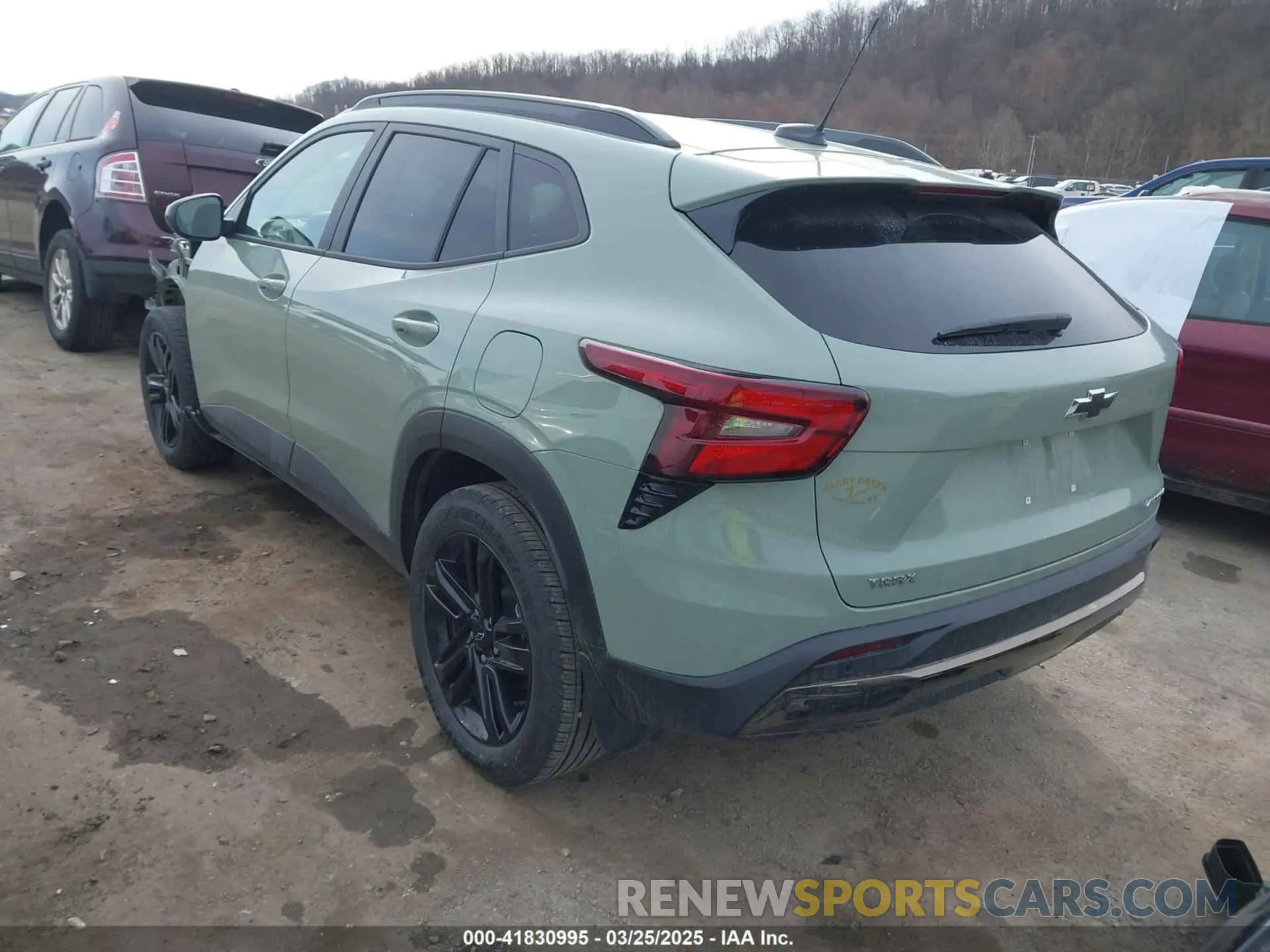 3 Фотография поврежденного автомобиля KL77LKE23RC199033 CHEVROLET TRAX 2024