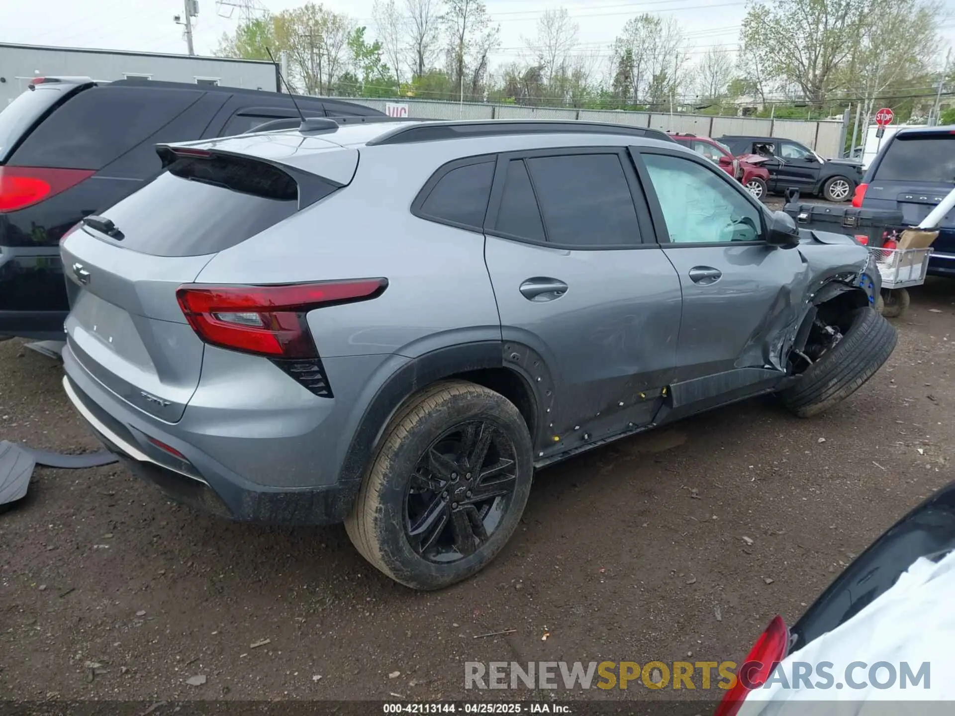 4 Фотография поврежденного автомобиля KL77LKE2XRC078192 CHEVROLET TRAX 2024