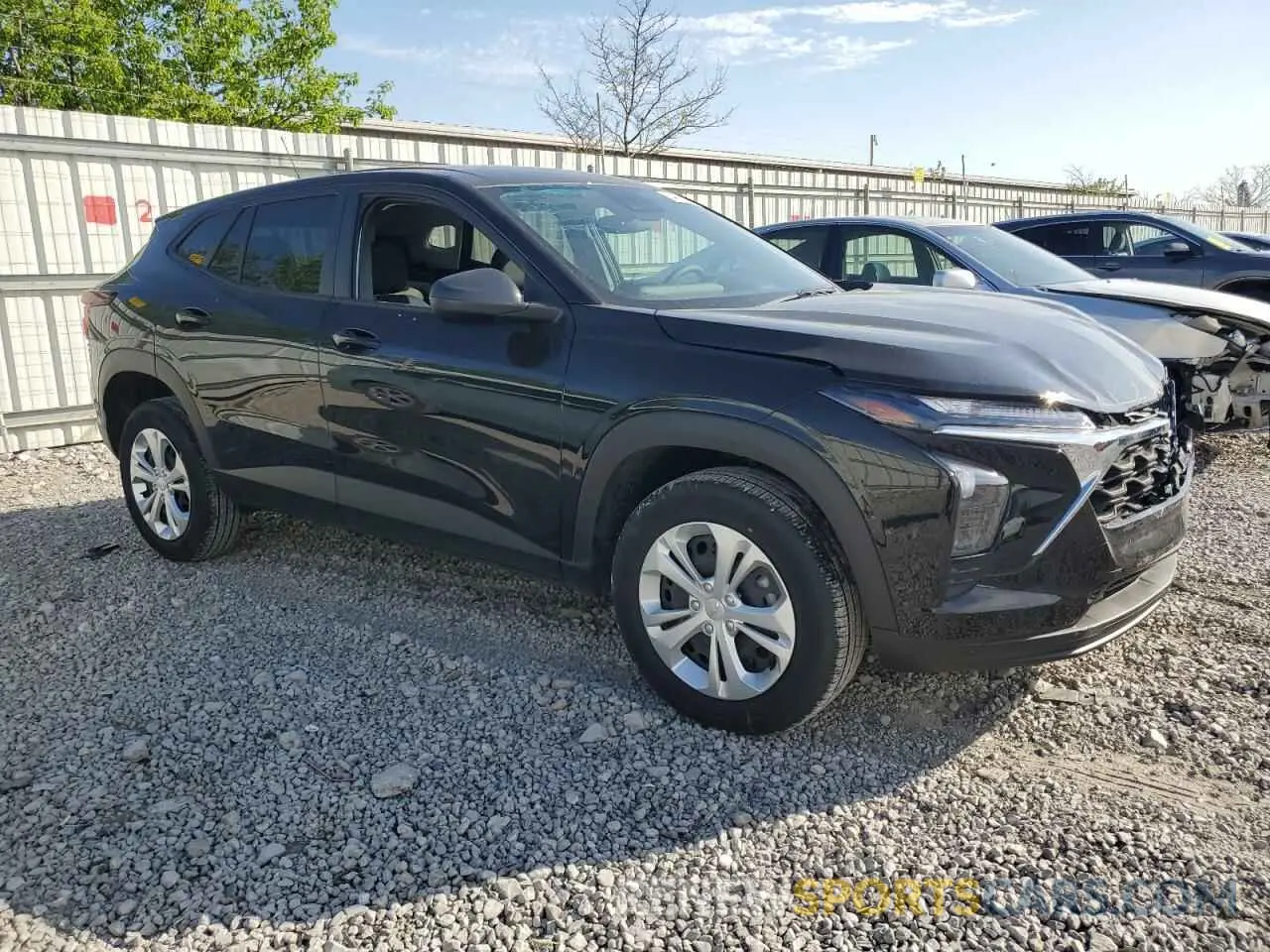 4 Photograph of a damaged car KL77LFEP0SC109121 CHEVROLET TRAX 2025