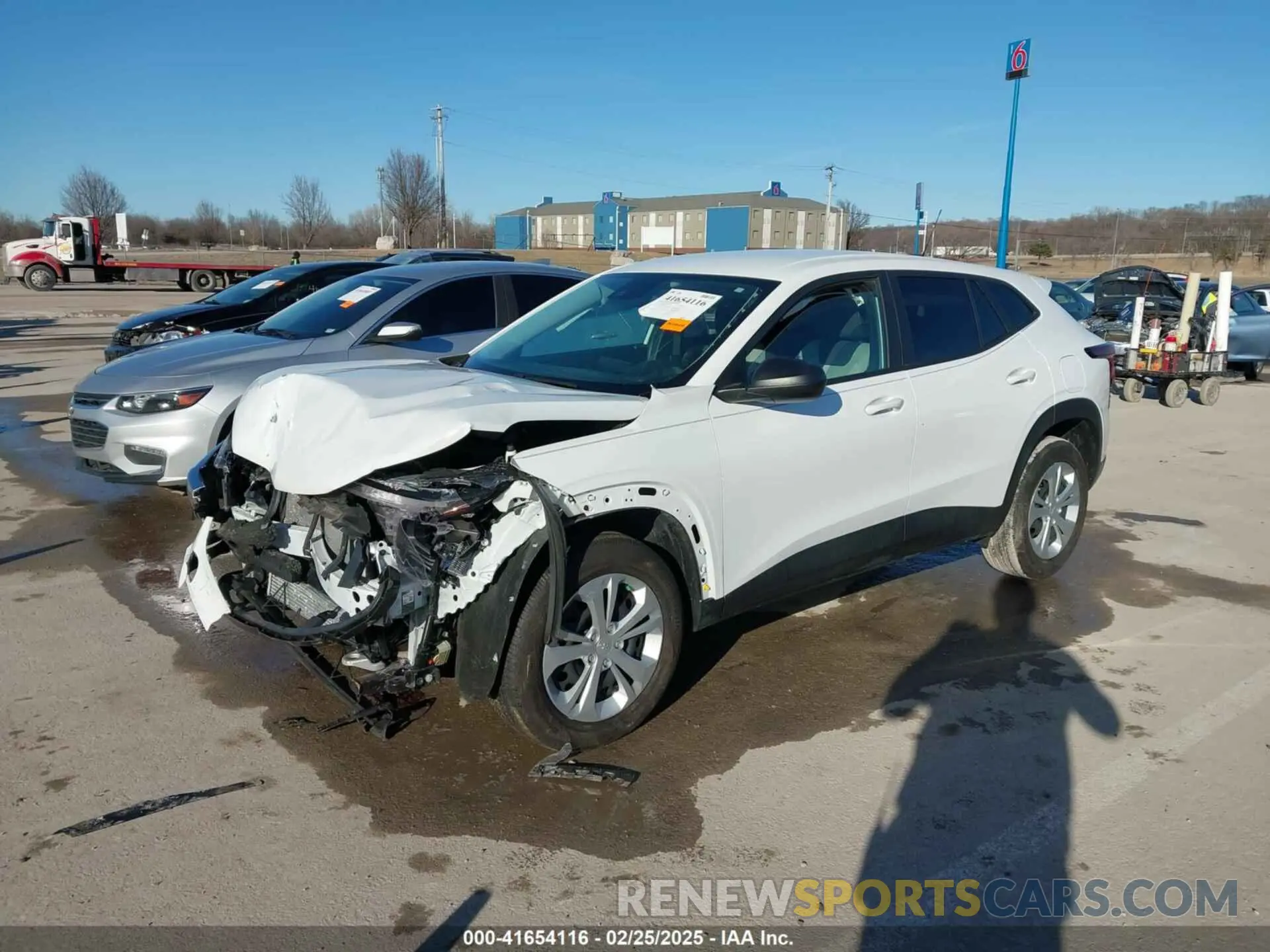 2 Фотография поврежденного автомобиля KL77LFEP1SC004863 CHEVROLET TRAX 2025