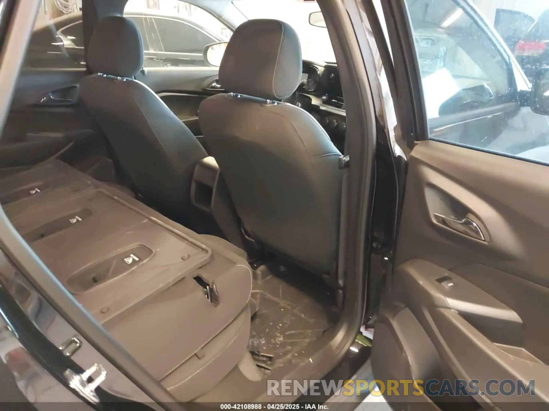 8 Photograph of a damaged car KL77LFEP1SC139003 CHEVROLET TRAX 2025