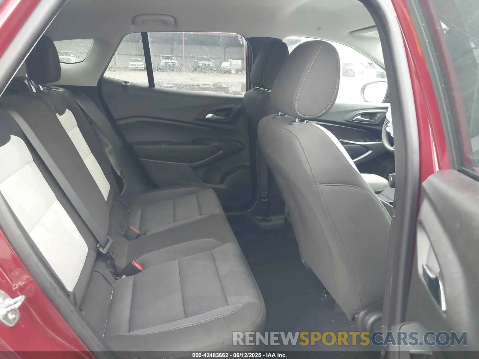 8 Photograph of a damaged car KL77LFEP4SC002055 CHEVROLET TRAX 2025
