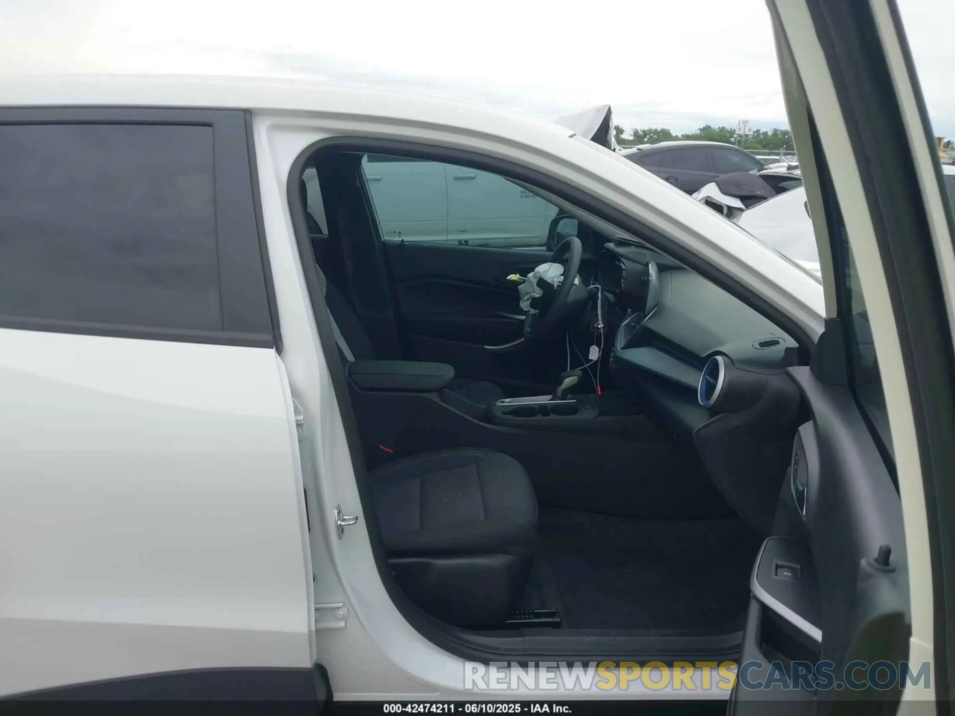 5 Photograph of a damaged car KL77LFEP5SC177754 CHEVROLET TRAX 2025