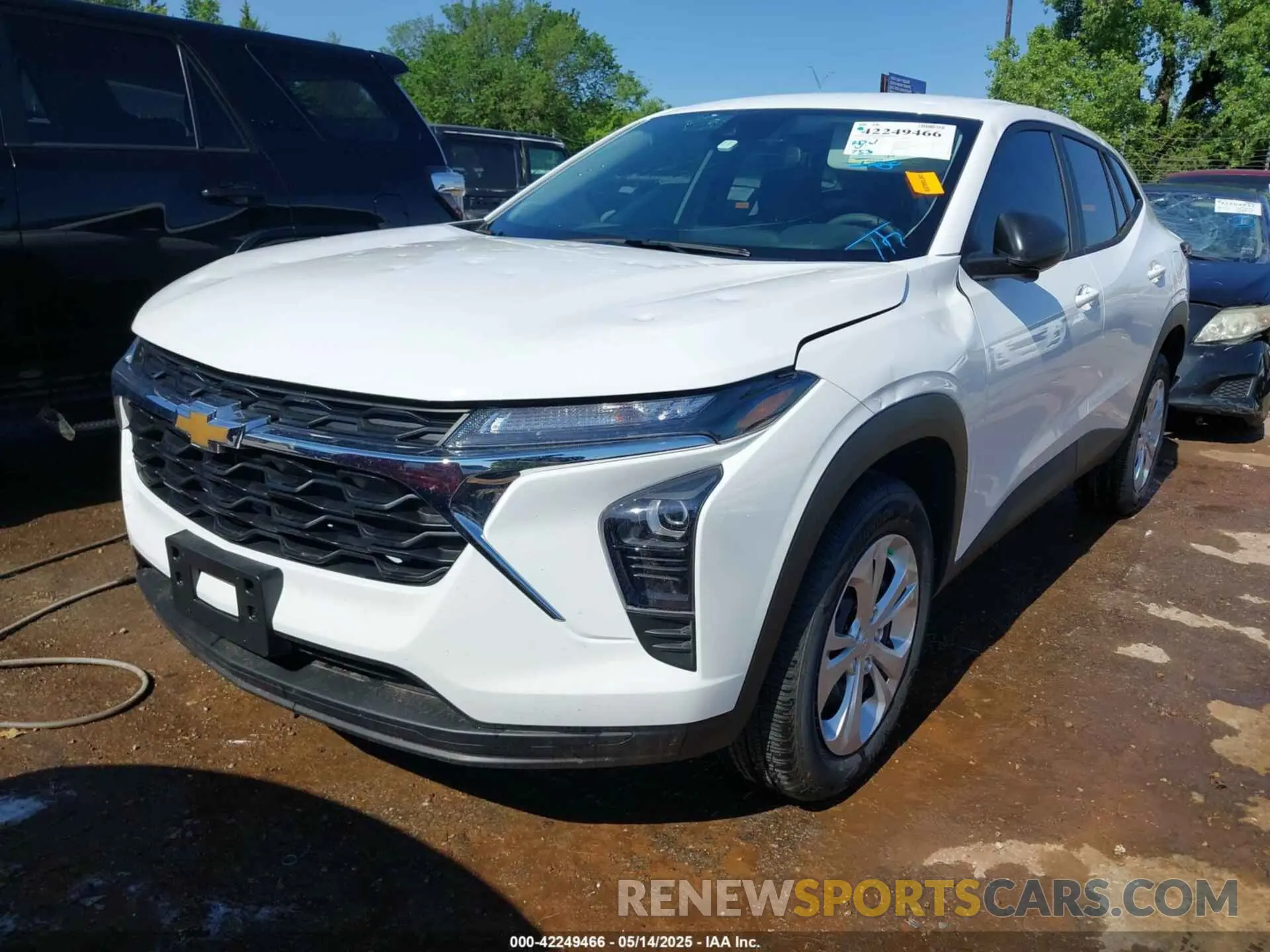 2 Фотография поврежденного автомобиля KL77LFEP5SC211272 CHEVROLET TRAX 2025