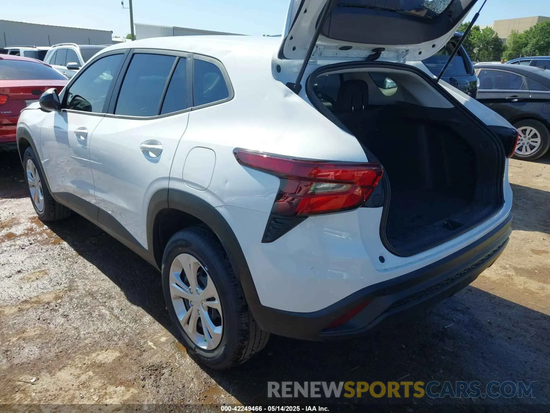 3 Фотография поврежденного автомобиля KL77LFEP5SC211272 CHEVROLET TRAX 2025