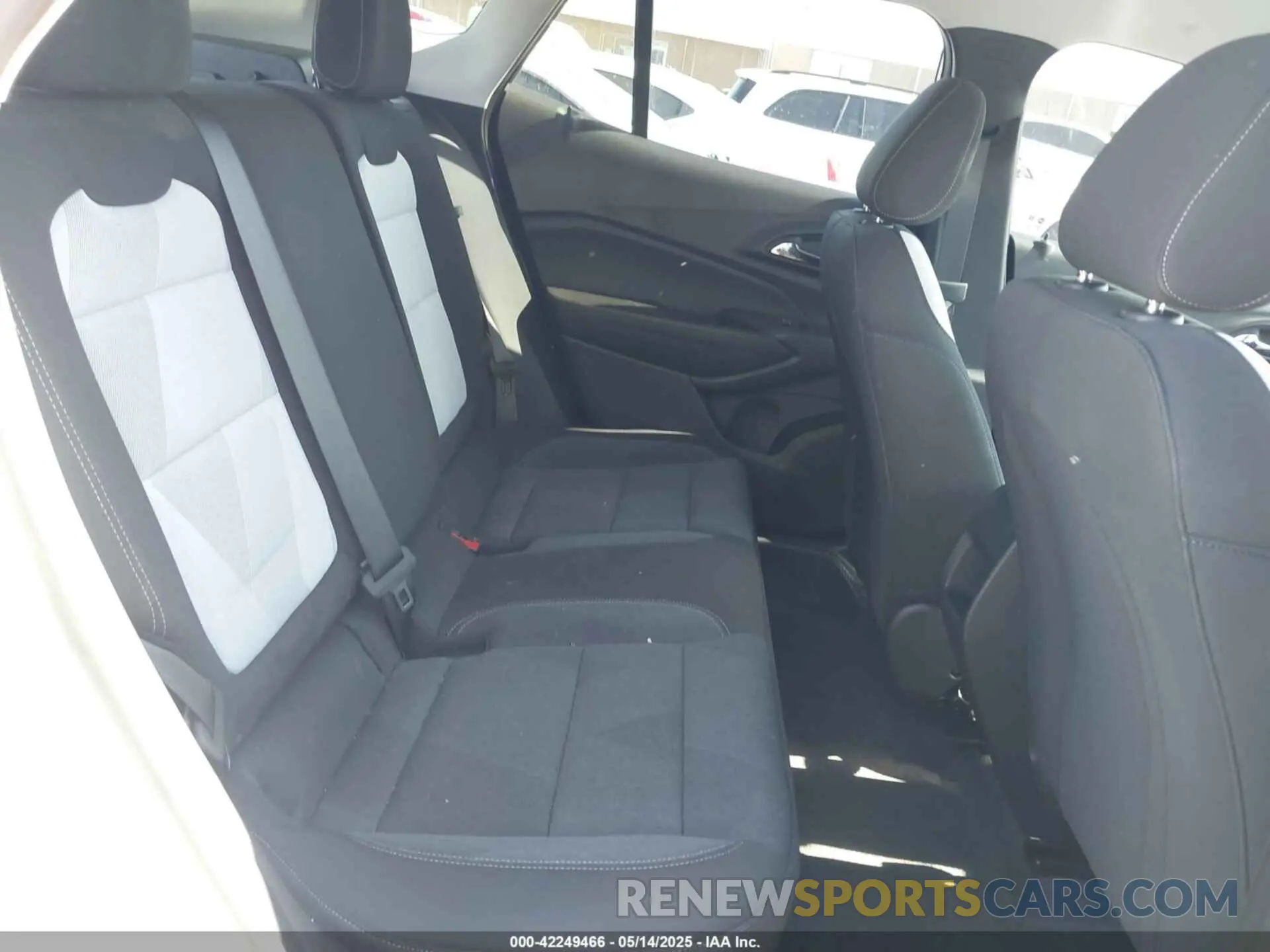 8 Фотография поврежденного автомобиля KL77LFEP5SC211272 CHEVROLET TRAX 2025