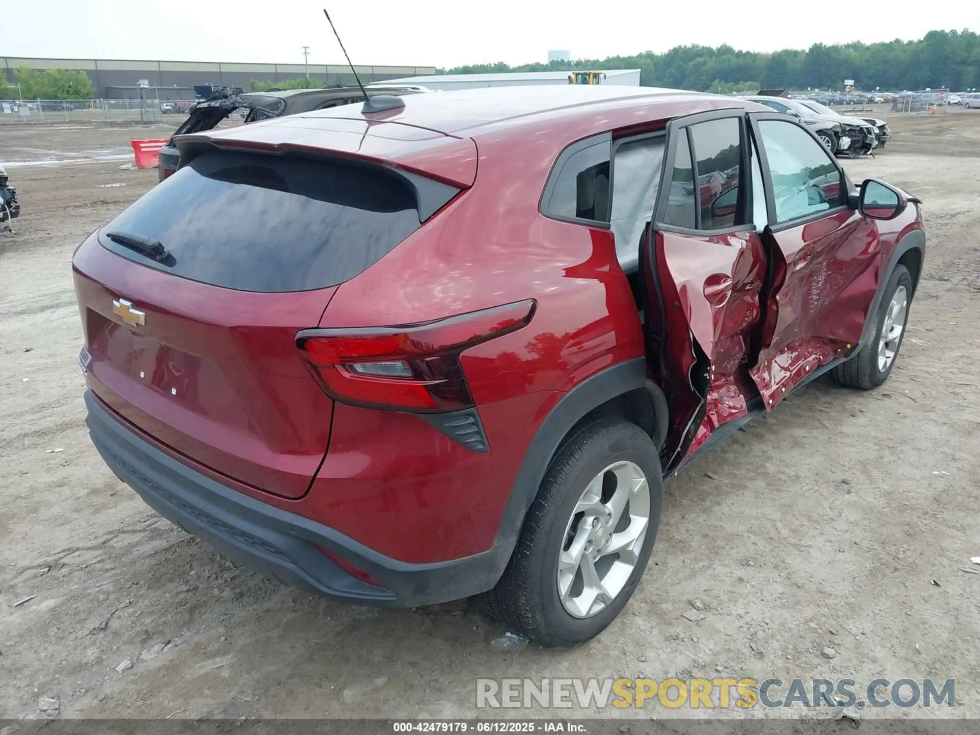 4 Photograph of a damaged car KL77LFEP6SC073726 CHEVROLET TRAX 2025