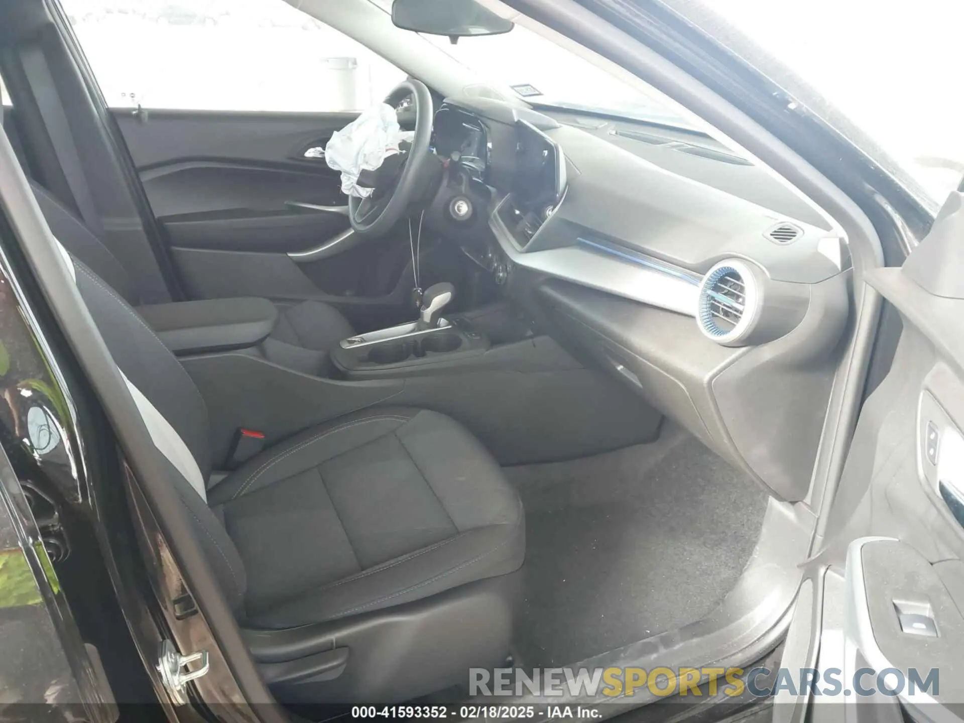 5 Photograph of a damaged car KL77LFEP7SC046843 CHEVROLET TRAX 2025