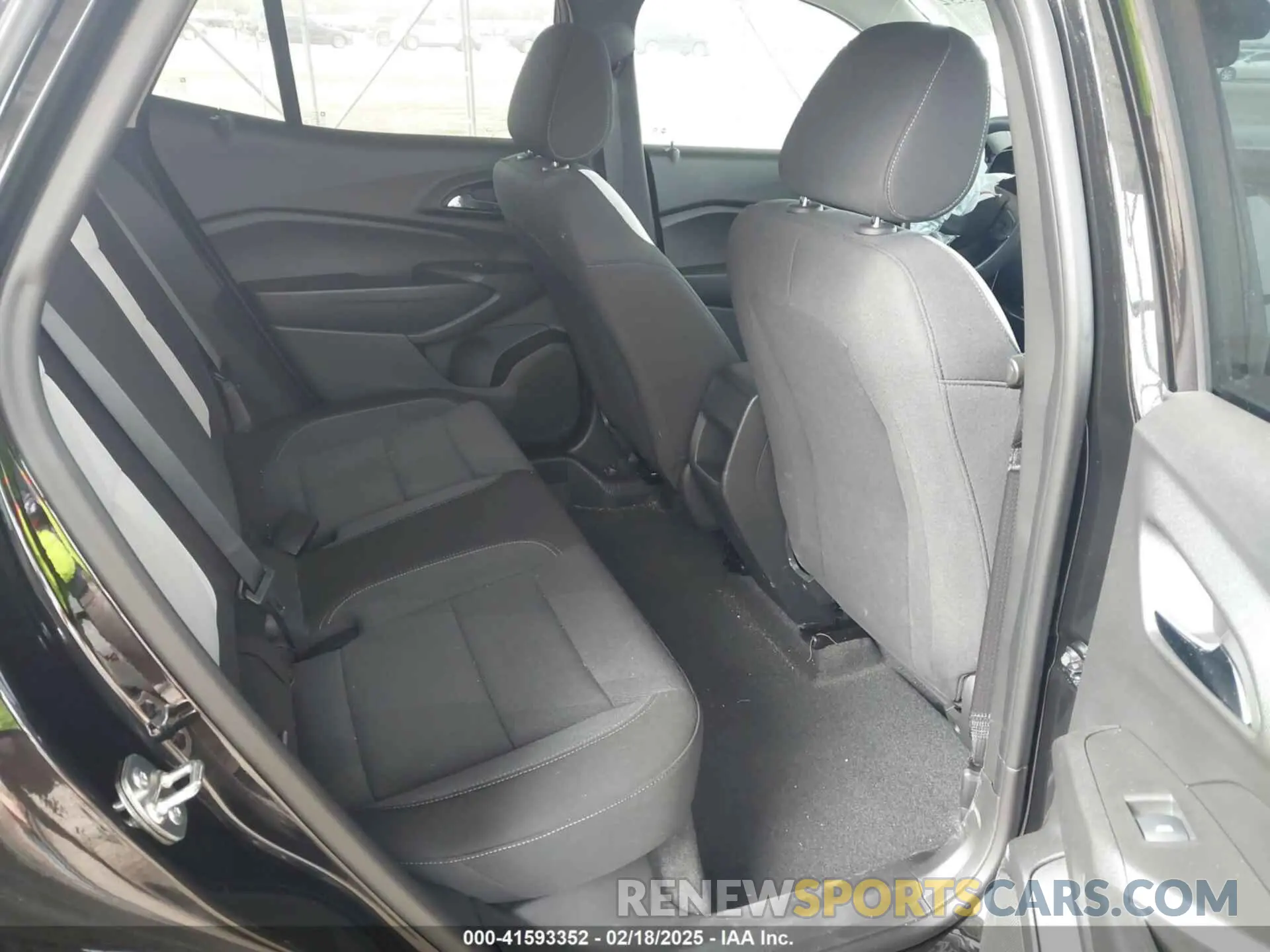8 Photograph of a damaged car KL77LFEP7SC046843 CHEVROLET TRAX 2025