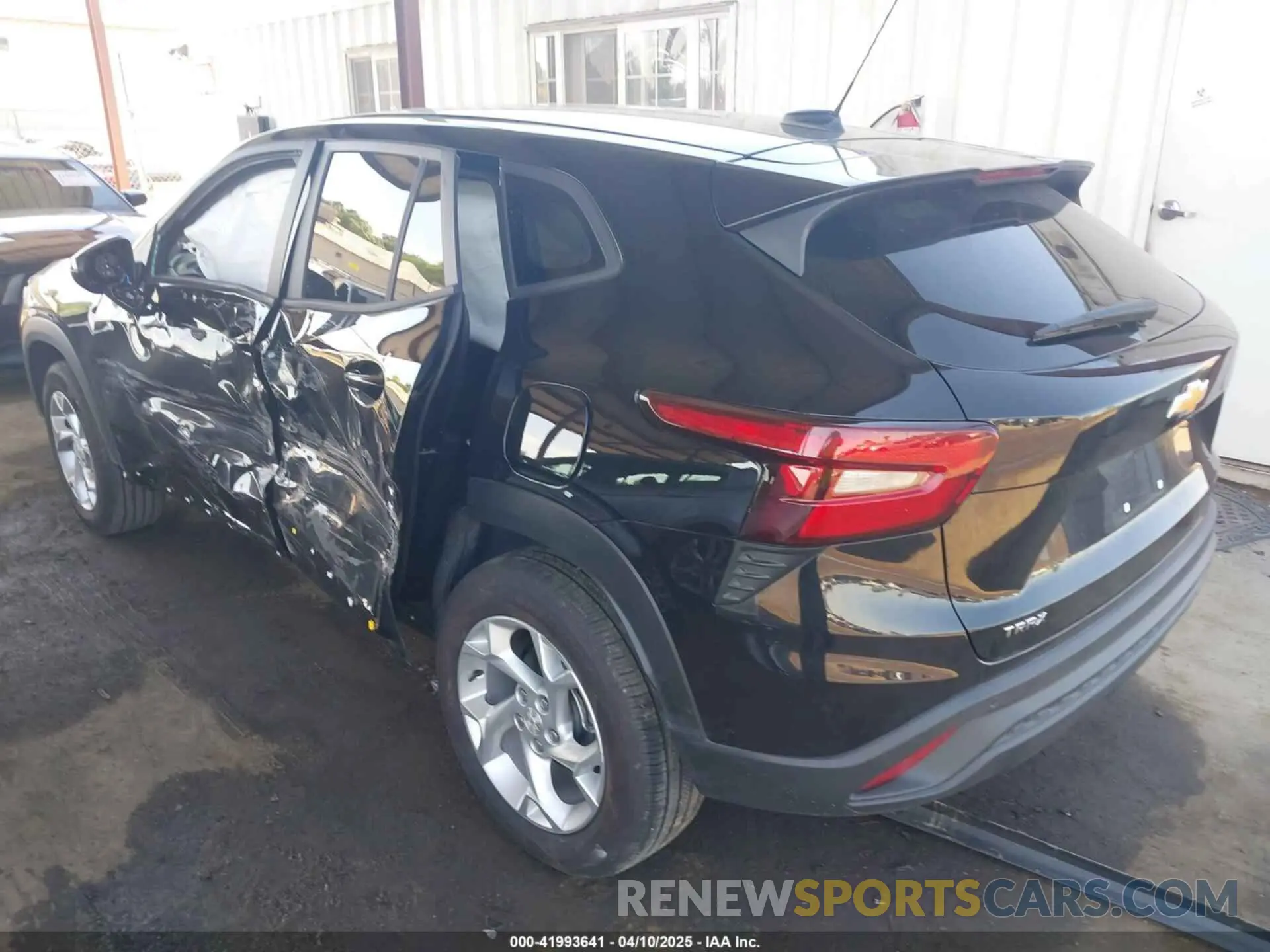 3 Фотография поврежденного автомобиля KL77LFEP8SC083660 CHEVROLET TRAX 2025
