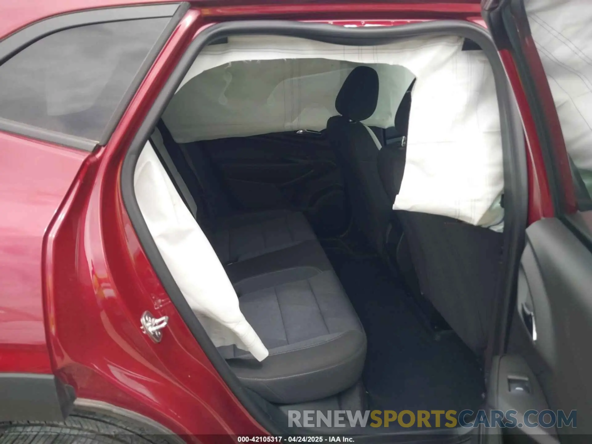 8 Photograph of a damaged car KL77LGEP1SC010409 CHEVROLET TRAX 2025