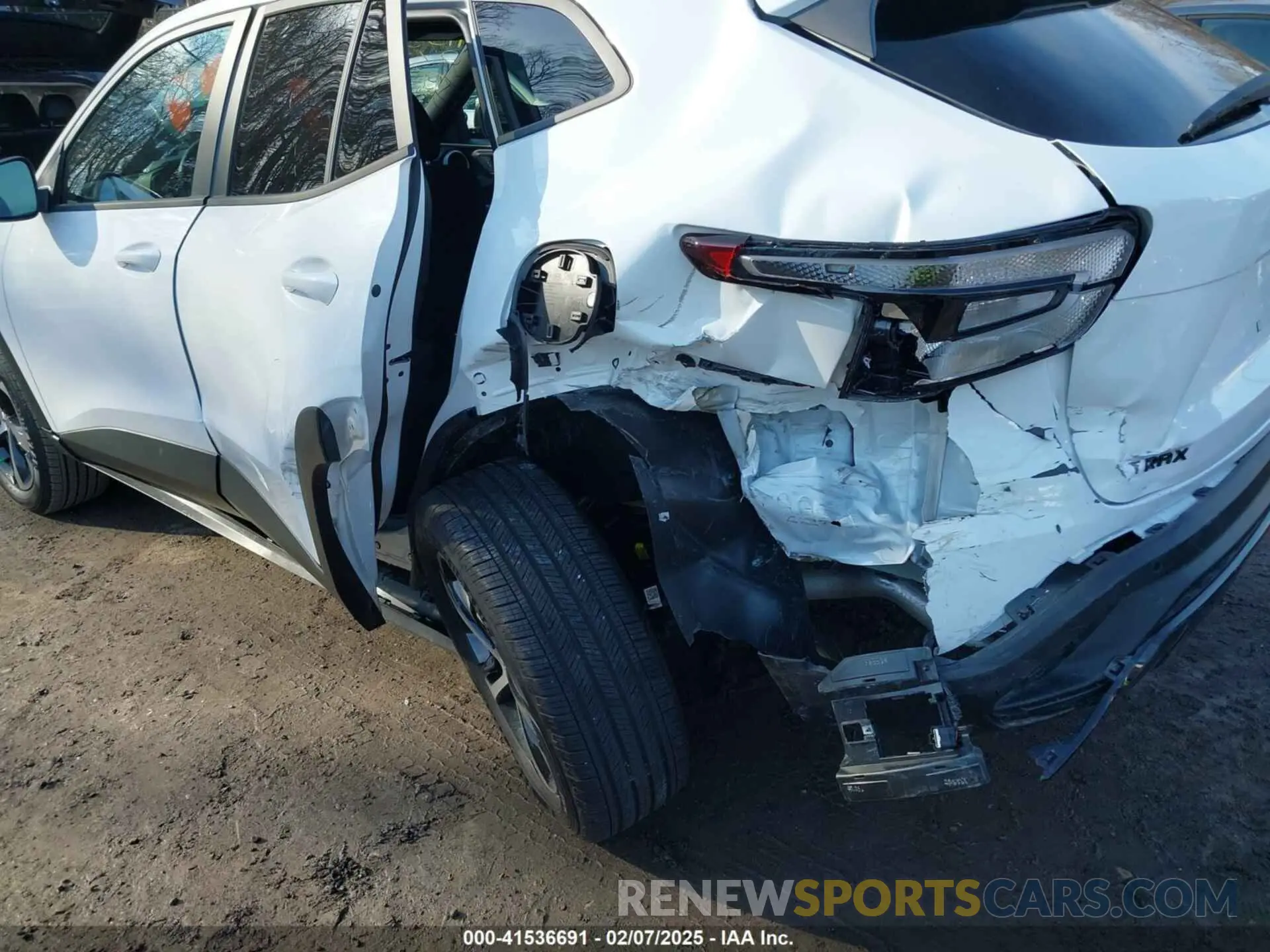 6 Photograph of a damaged car KL77LGEP3SC095088 CHEVROLET TRAX 2025