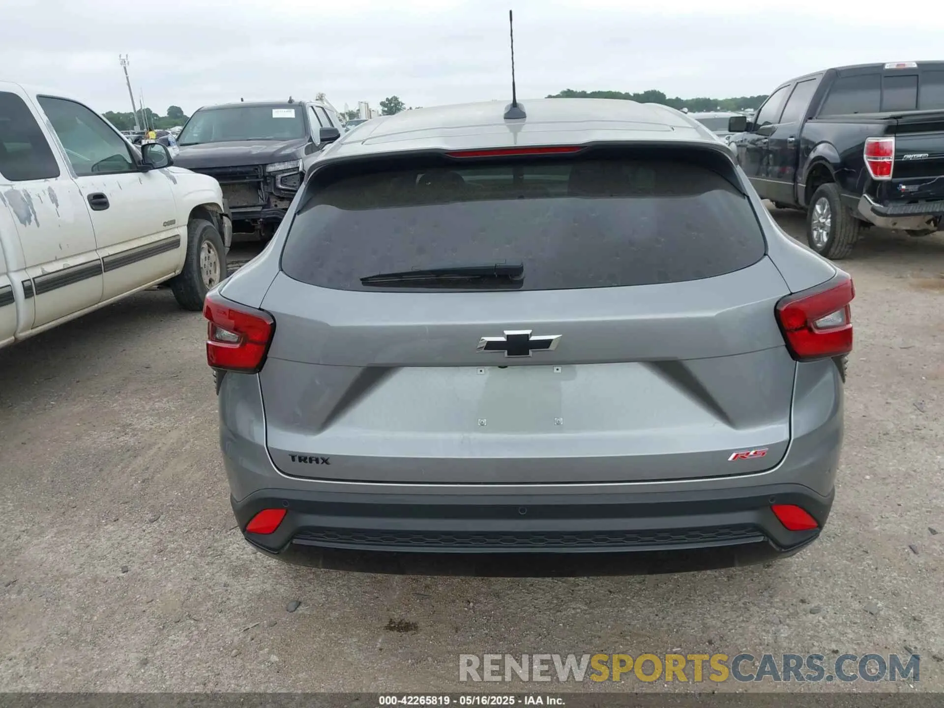 17 Фотография поврежденного автомобиля KL77LGEP4SC200642 CHEVROLET TRAX 2025