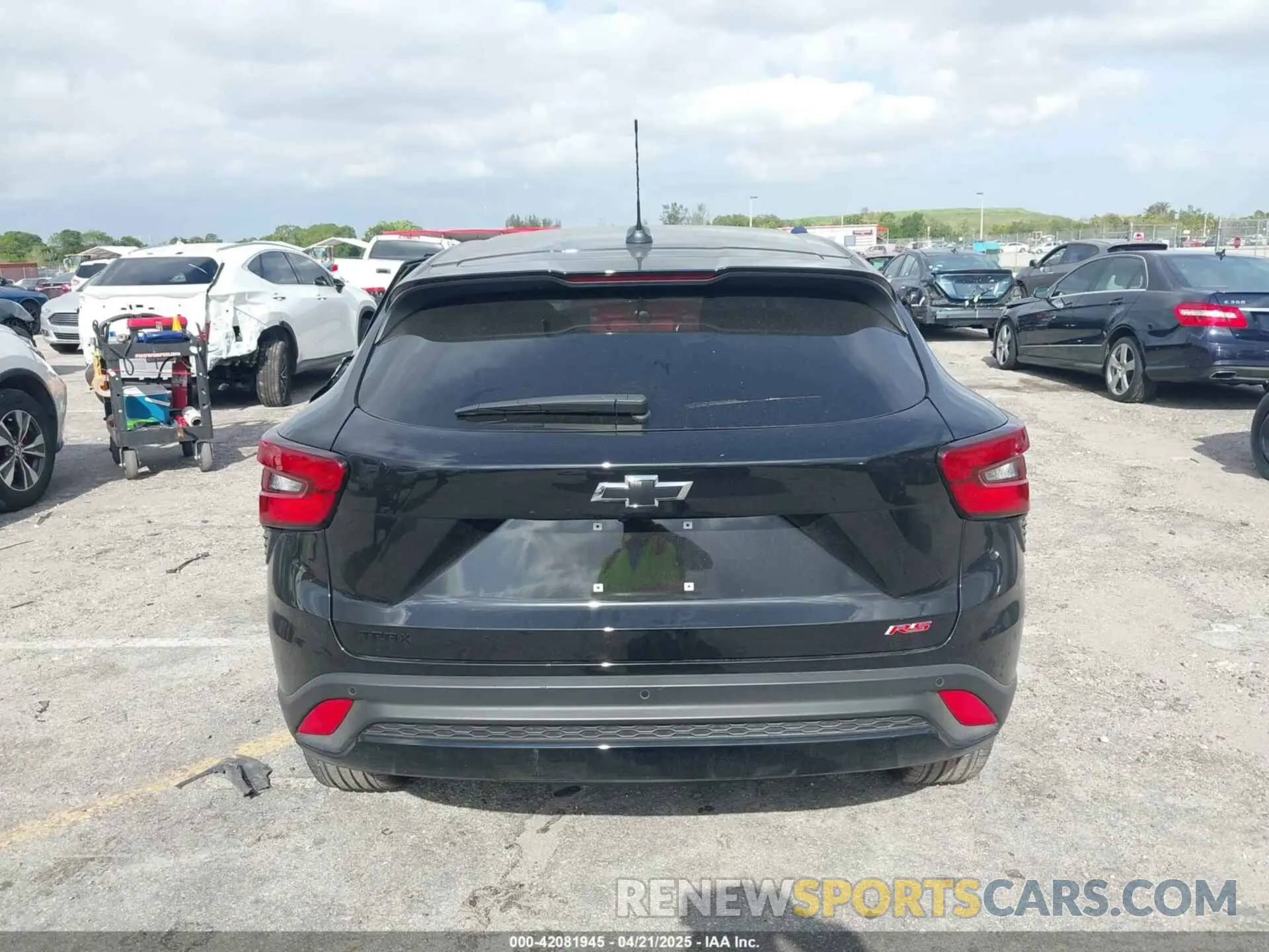 17 Фотография поврежденного автомобиля KL77LGEP6SC072758 CHEVROLET TRAX 2025