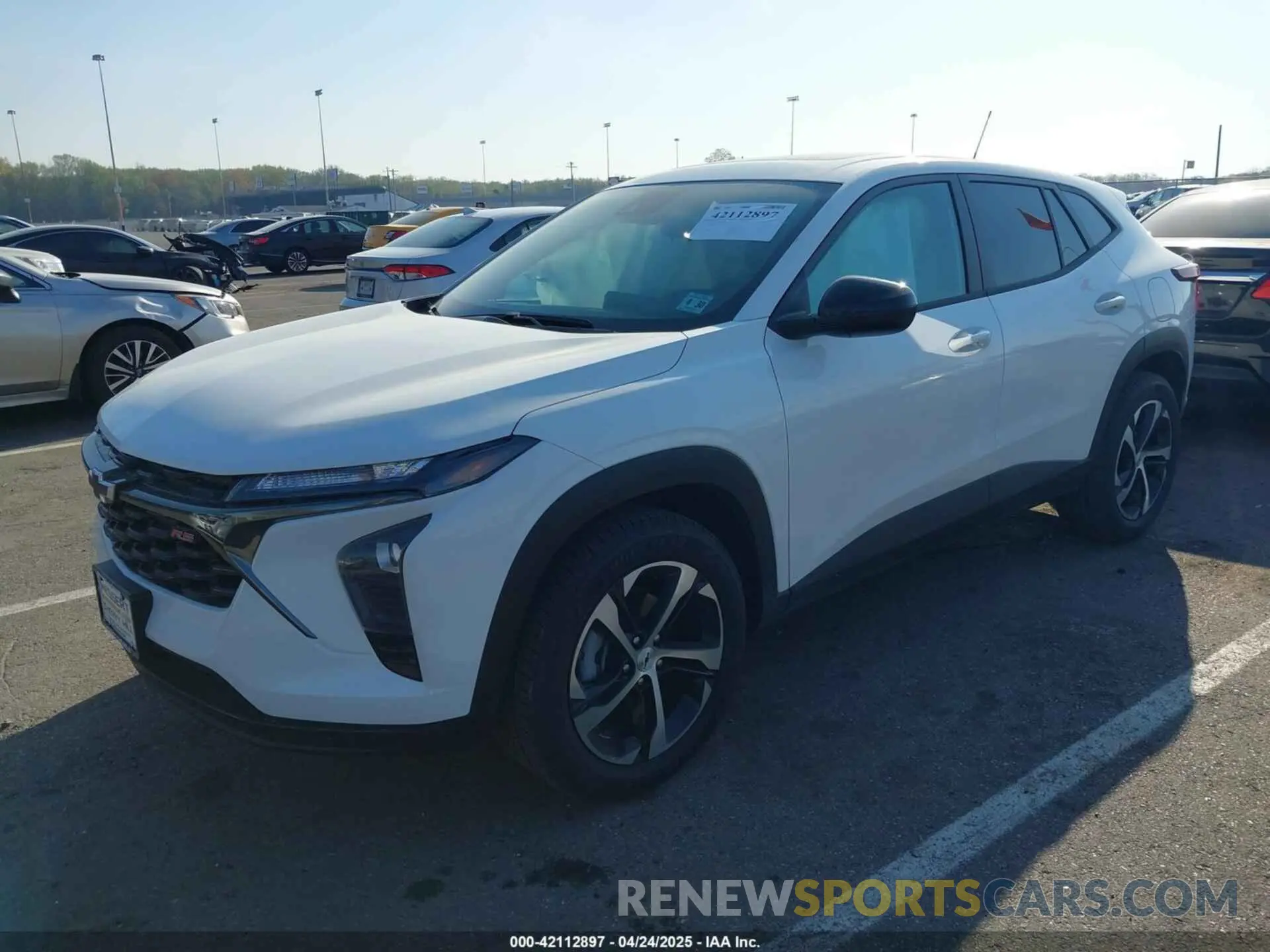2 Фотография поврежденного автомобиля KL77LGEP6SC193662 CHEVROLET TRAX 2025