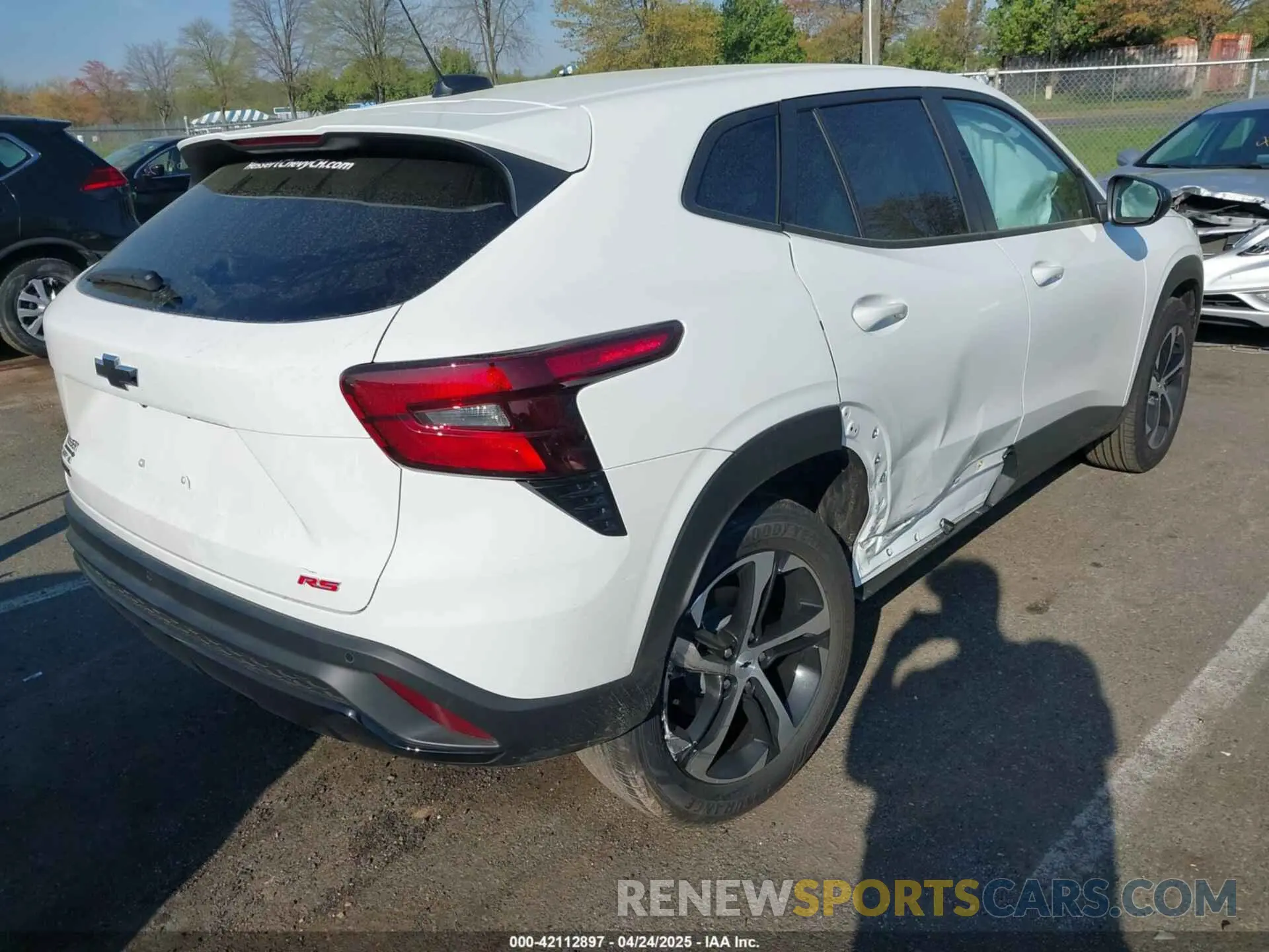 4 Фотография поврежденного автомобиля KL77LGEP6SC193662 CHEVROLET TRAX 2025