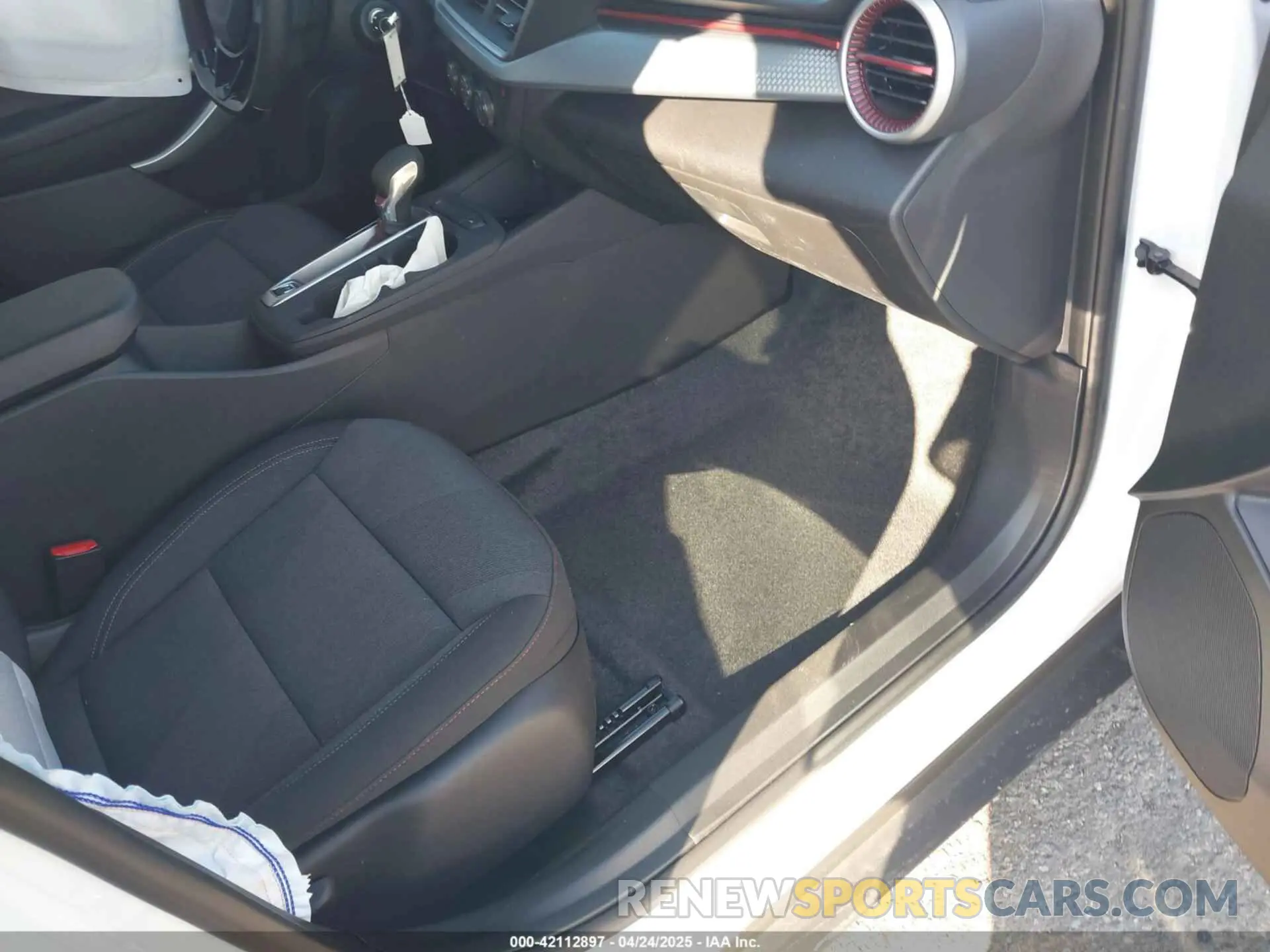 5 Фотография поврежденного автомобиля KL77LGEP6SC193662 CHEVROLET TRAX 2025
