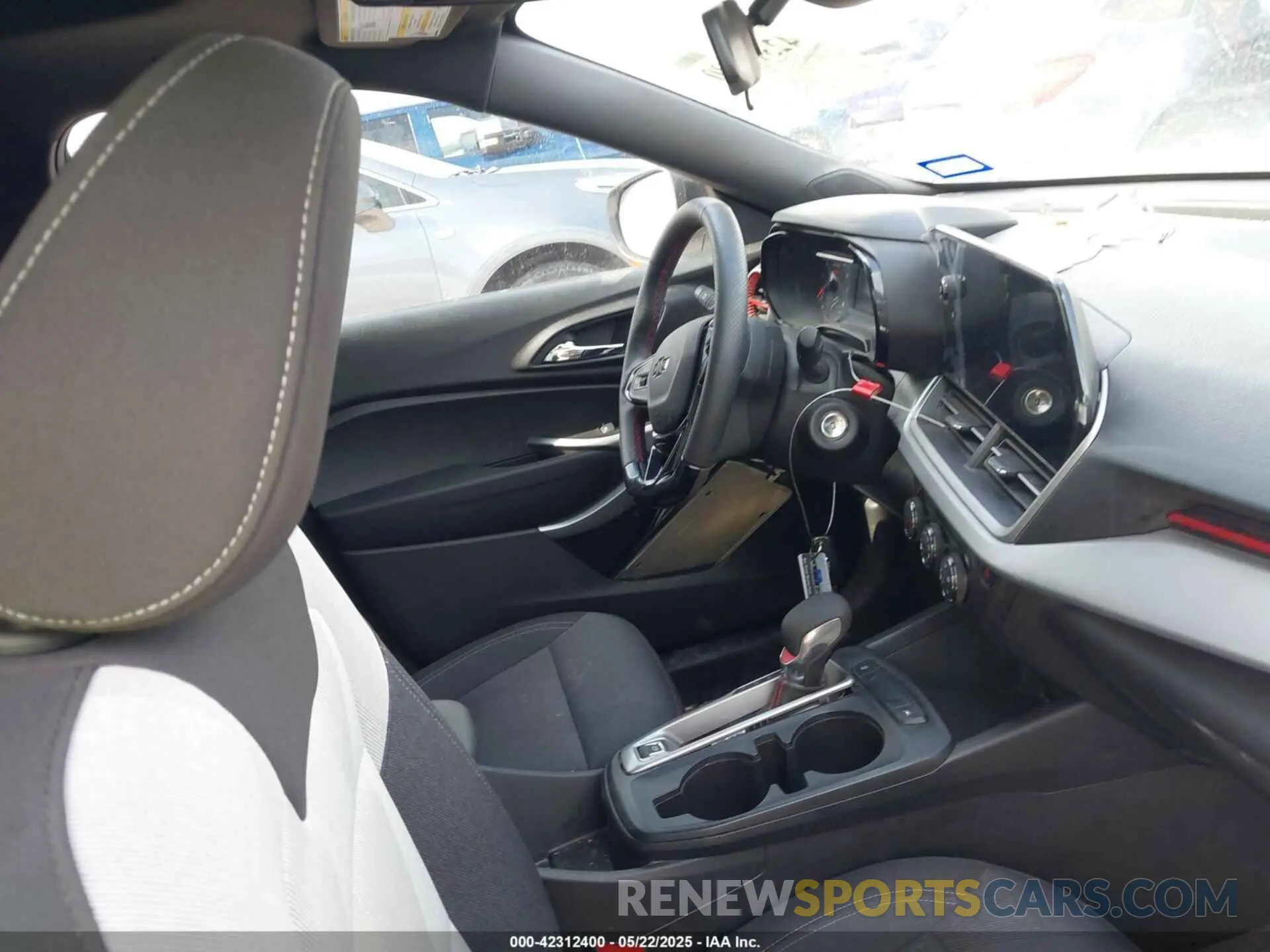 5 Photograph of a damaged car KL77LGEP9SC107776 CHEVROLET TRAX 2025