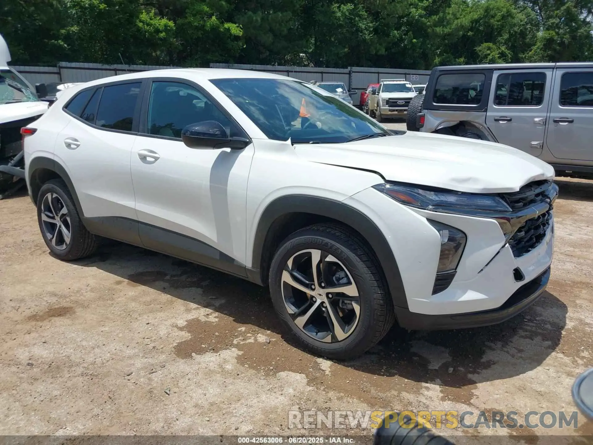 1 Photograph of a damaged car KL77LGEPXSC072780 CHEVROLET TRAX 2025