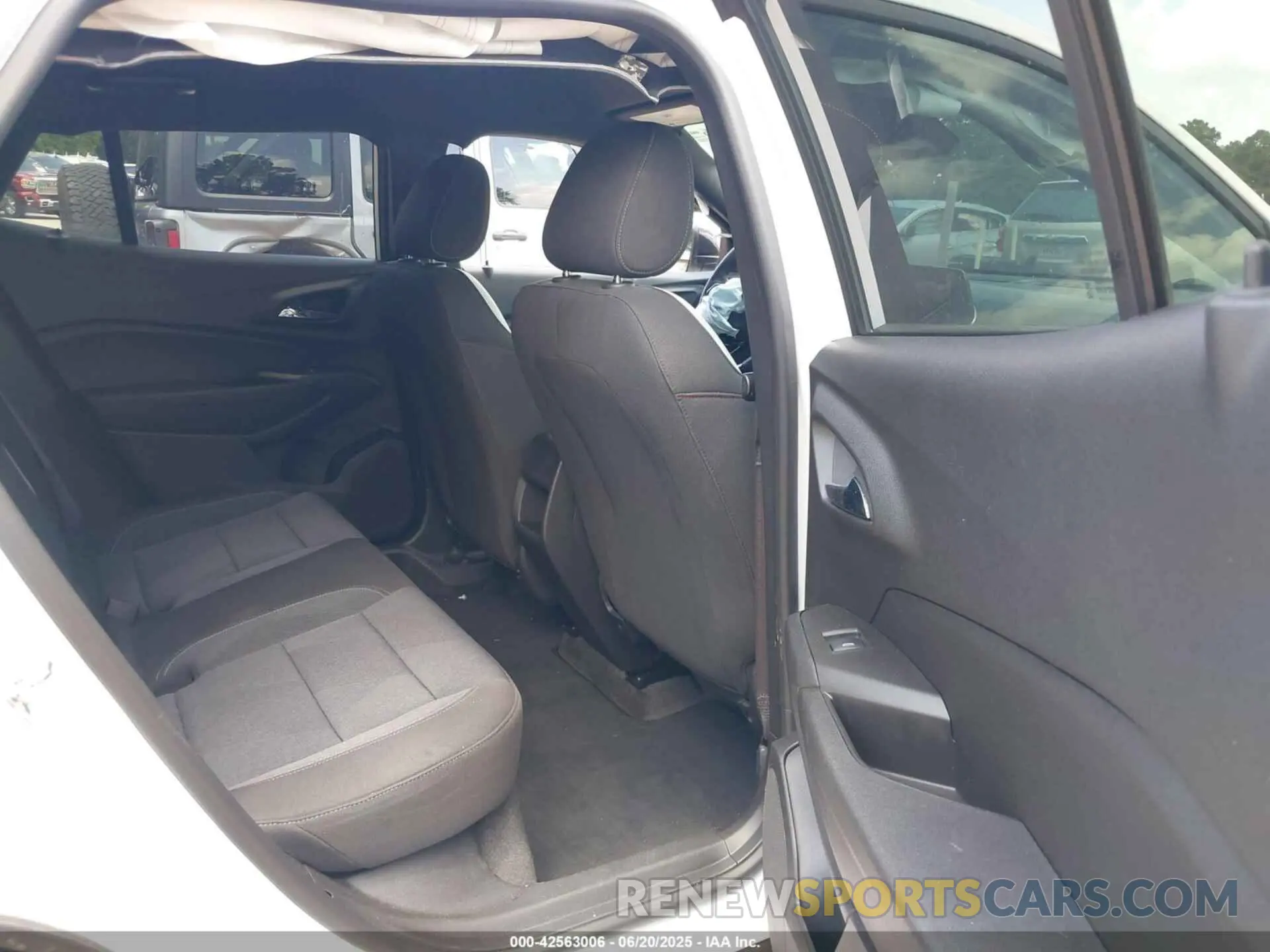 8 Photograph of a damaged car KL77LGEPXSC072780 CHEVROLET TRAX 2025