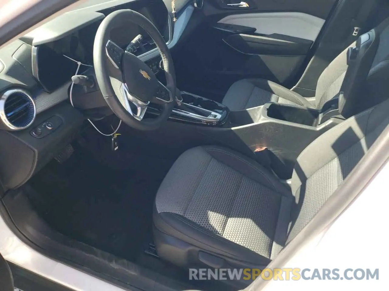 7 Фотография поврежденного автомобиля KL77LHEP0SC020595 CHEVROLET TRAX 2025