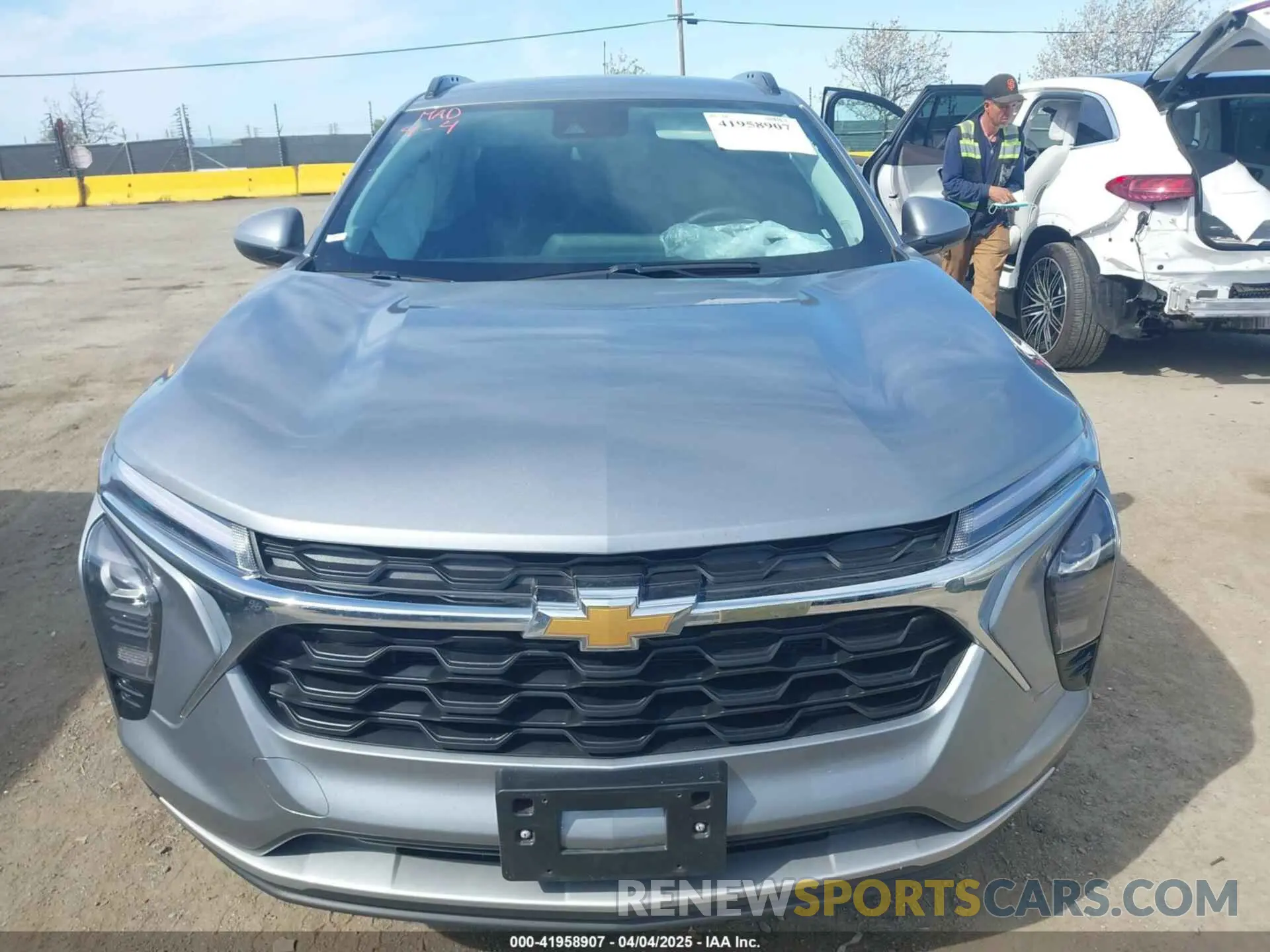12 Фотография поврежденного автомобиля KL77LHEP0SC020807 CHEVROLET TRAX 2025