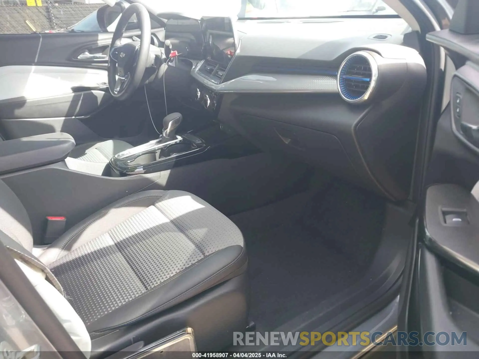 5 Фотография поврежденного автомобиля KL77LHEP0SC020807 CHEVROLET TRAX 2025