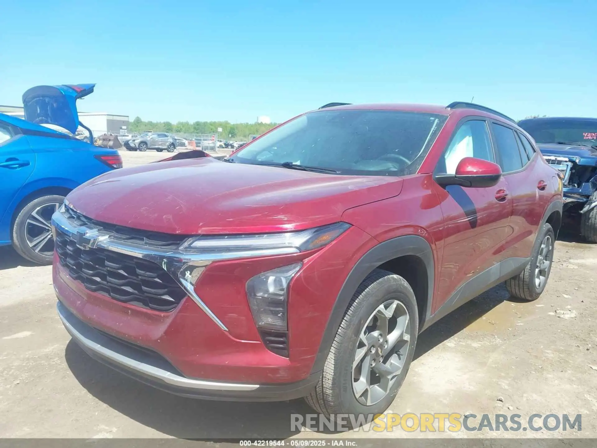 2 Фотография поврежденного автомобиля KL77LHEP0SC028907 CHEVROLET TRAX 2025