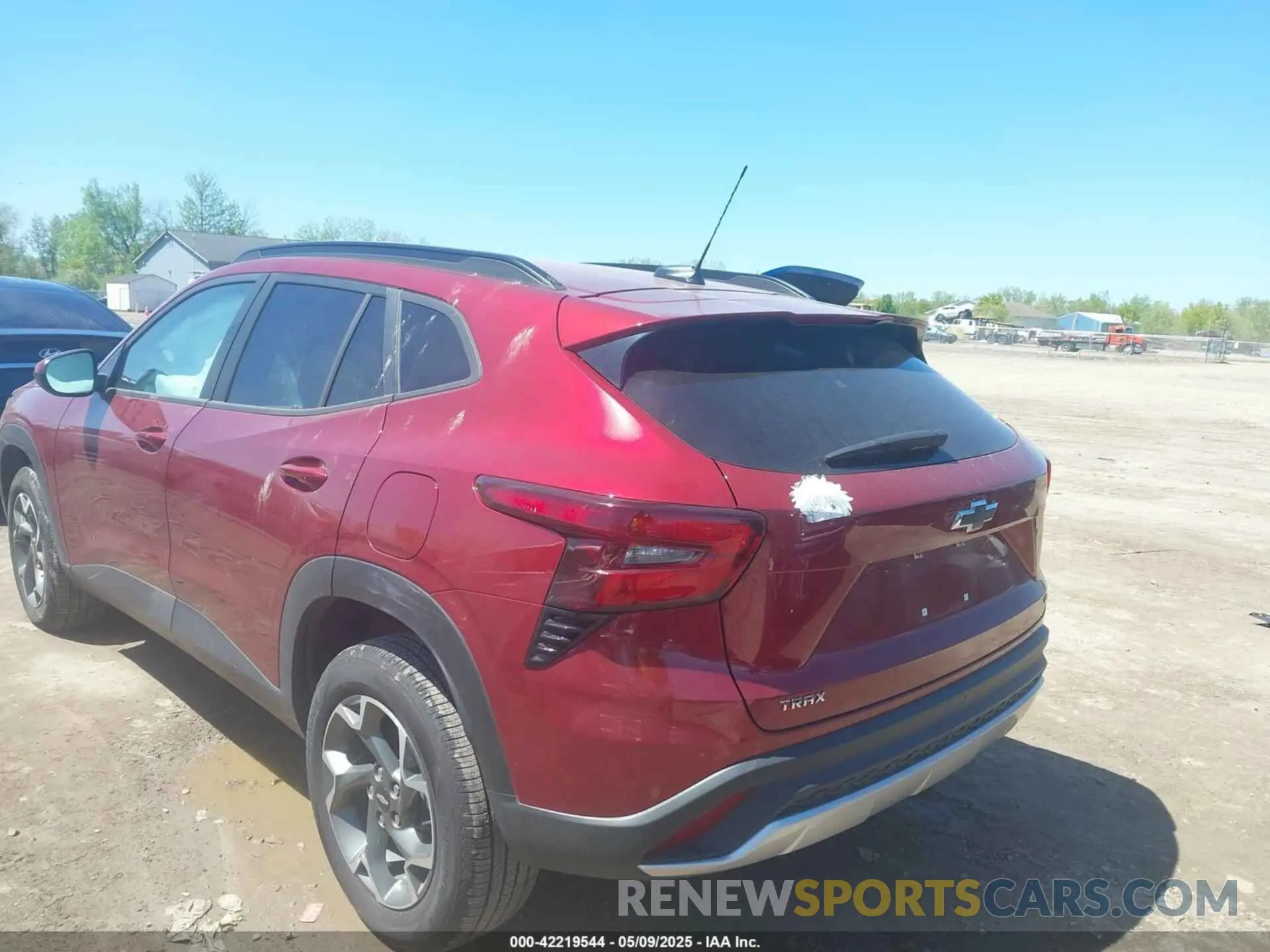 3 Фотография поврежденного автомобиля KL77LHEP0SC028907 CHEVROLET TRAX 2025