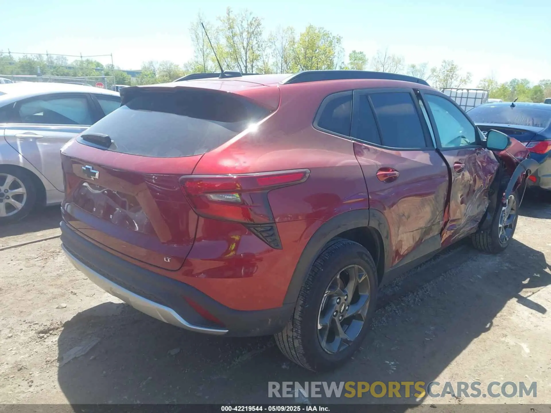 4 Фотография поврежденного автомобиля KL77LHEP0SC028907 CHEVROLET TRAX 2025