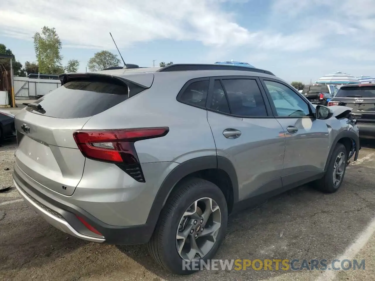 3 Фотография поврежденного автомобиля KL77LHEP0SC088430 CHEVROLET TRAX 2025