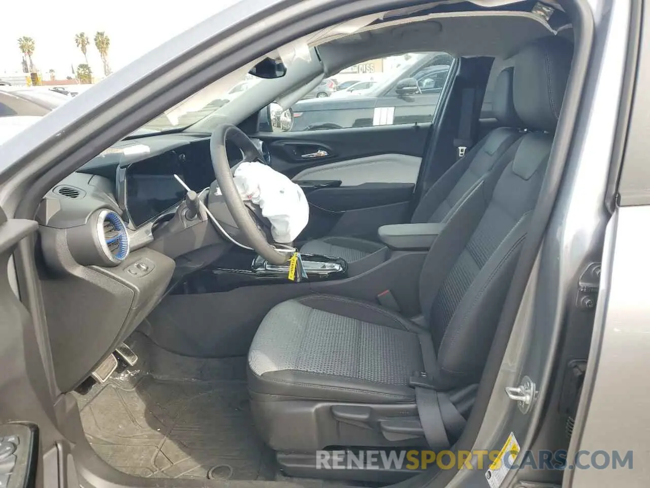 7 Фотография поврежденного автомобиля KL77LHEP0SC088430 CHEVROLET TRAX 2025