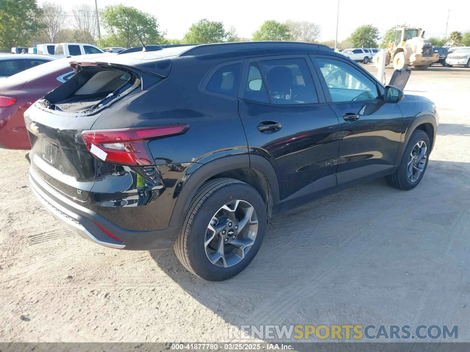 4 Photograph of a damaged car KL77LHEP0SC196451 CHEVROLET TRAX 2025
