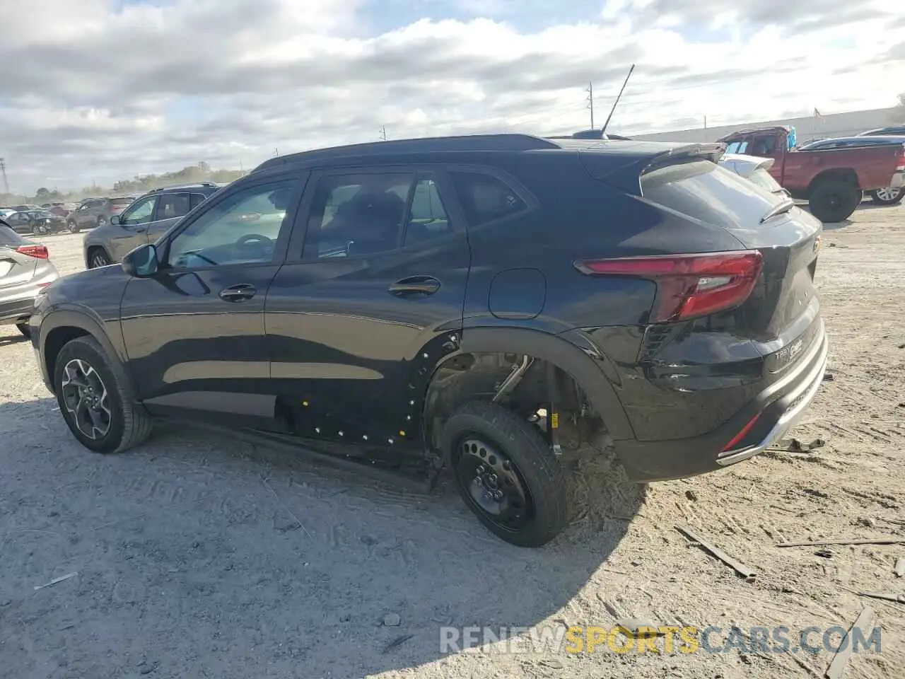 2 Фотография поврежденного автомобиля KL77LHEP1SC102531 CHEVROLET TRAX 2025