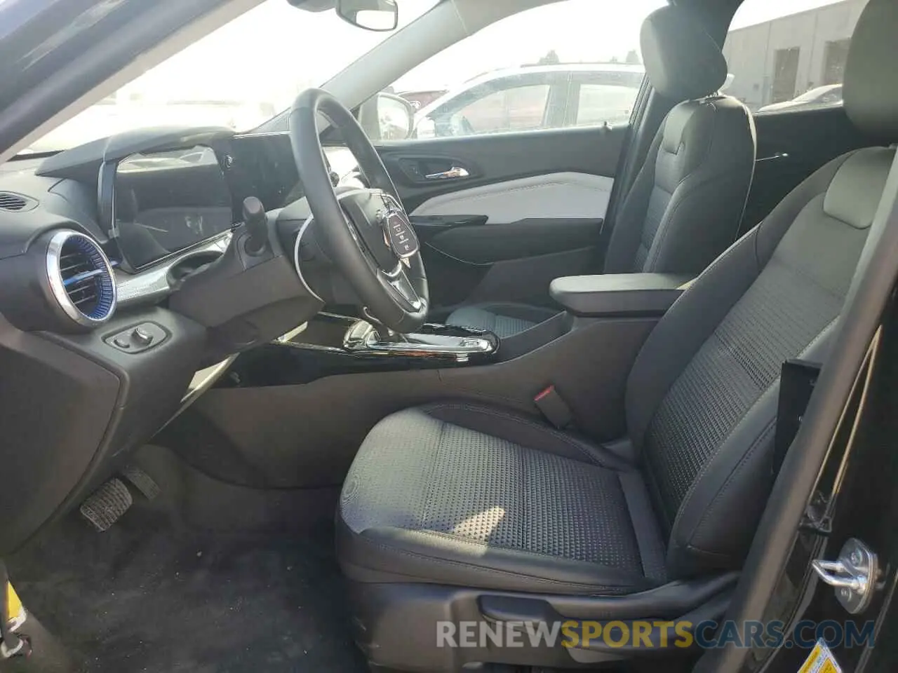 7 Фотография поврежденного автомобиля KL77LHEP1SC102531 CHEVROLET TRAX 2025