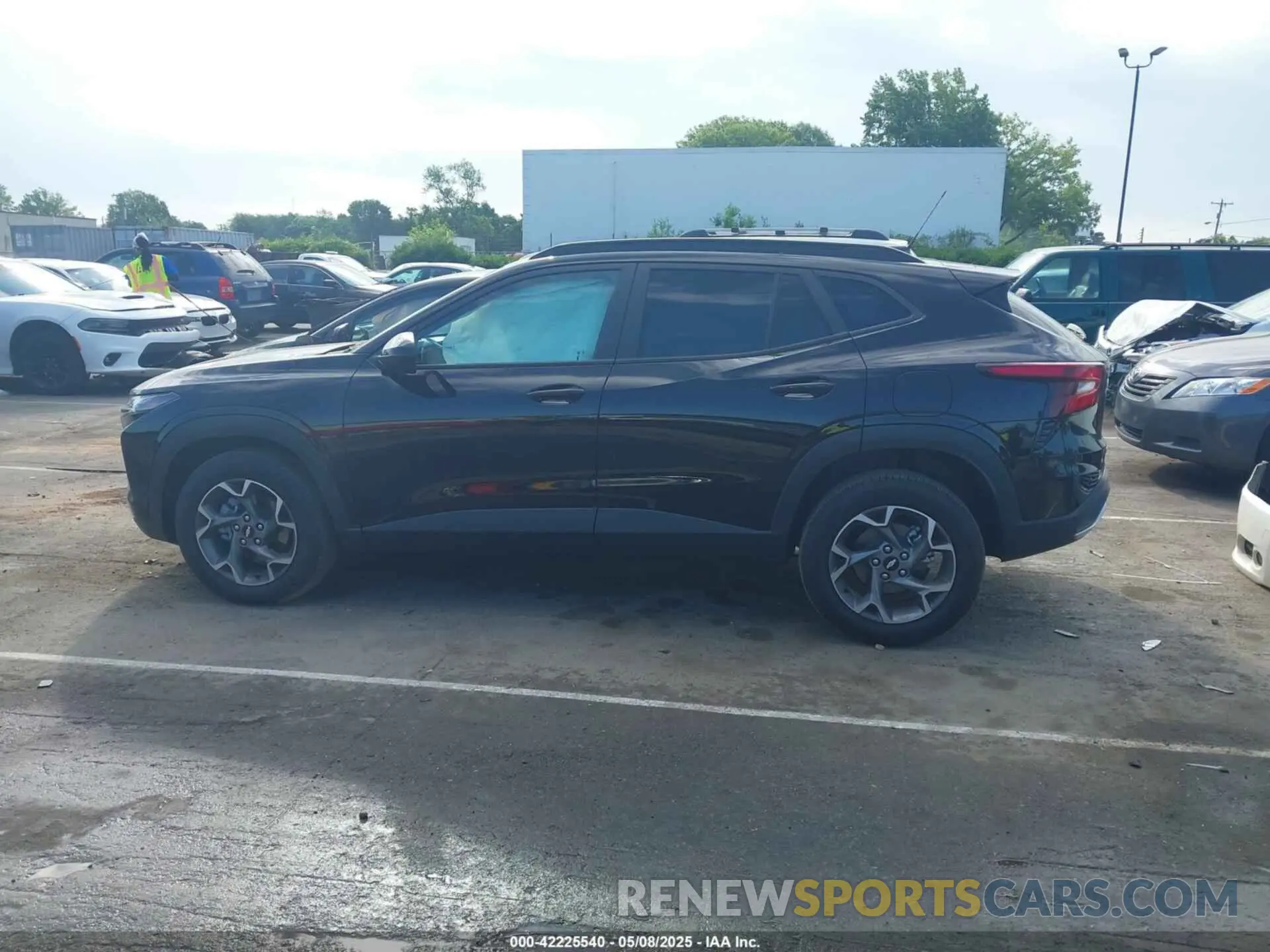 14 Фотография поврежденного автомобиля KL77LHEP1SC142916 CHEVROLET TRAX 2025