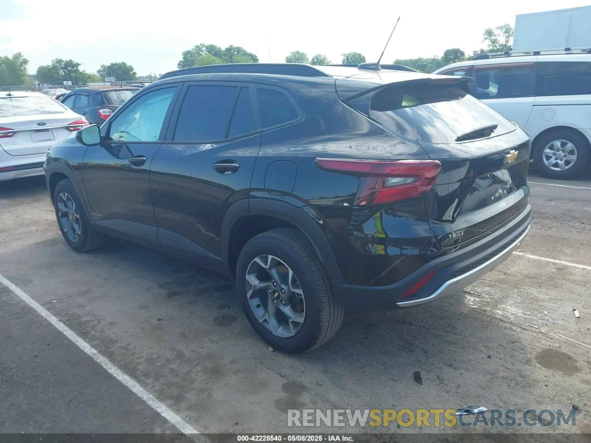 3 Фотография поврежденного автомобиля KL77LHEP1SC142916 CHEVROLET TRAX 2025