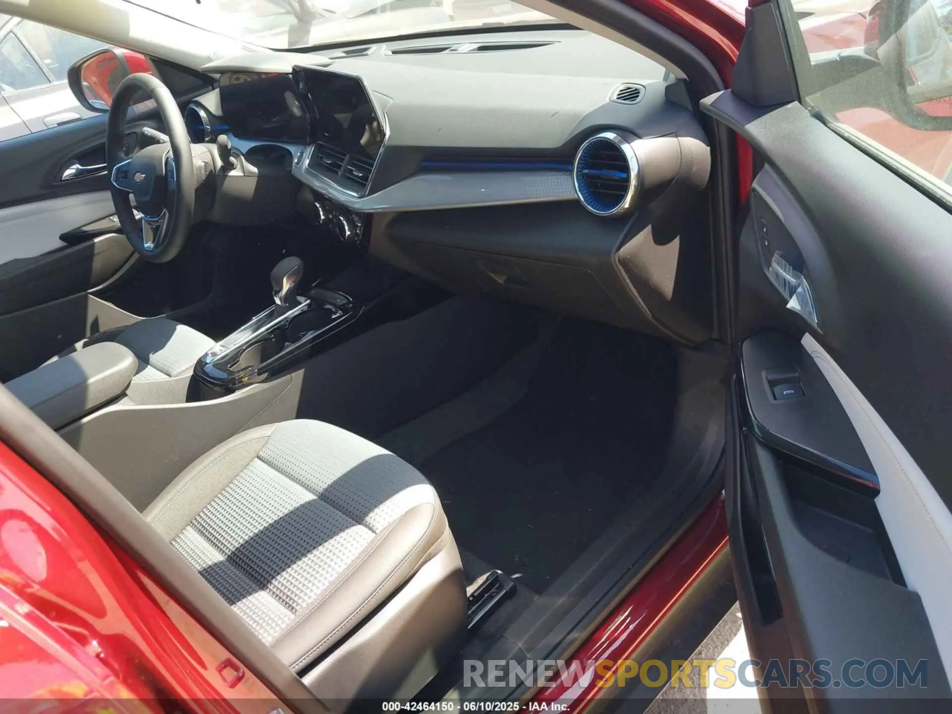 5 Photograph of a damaged car KL77LHEP1SC225763 CHEVROLET TRAX 2025